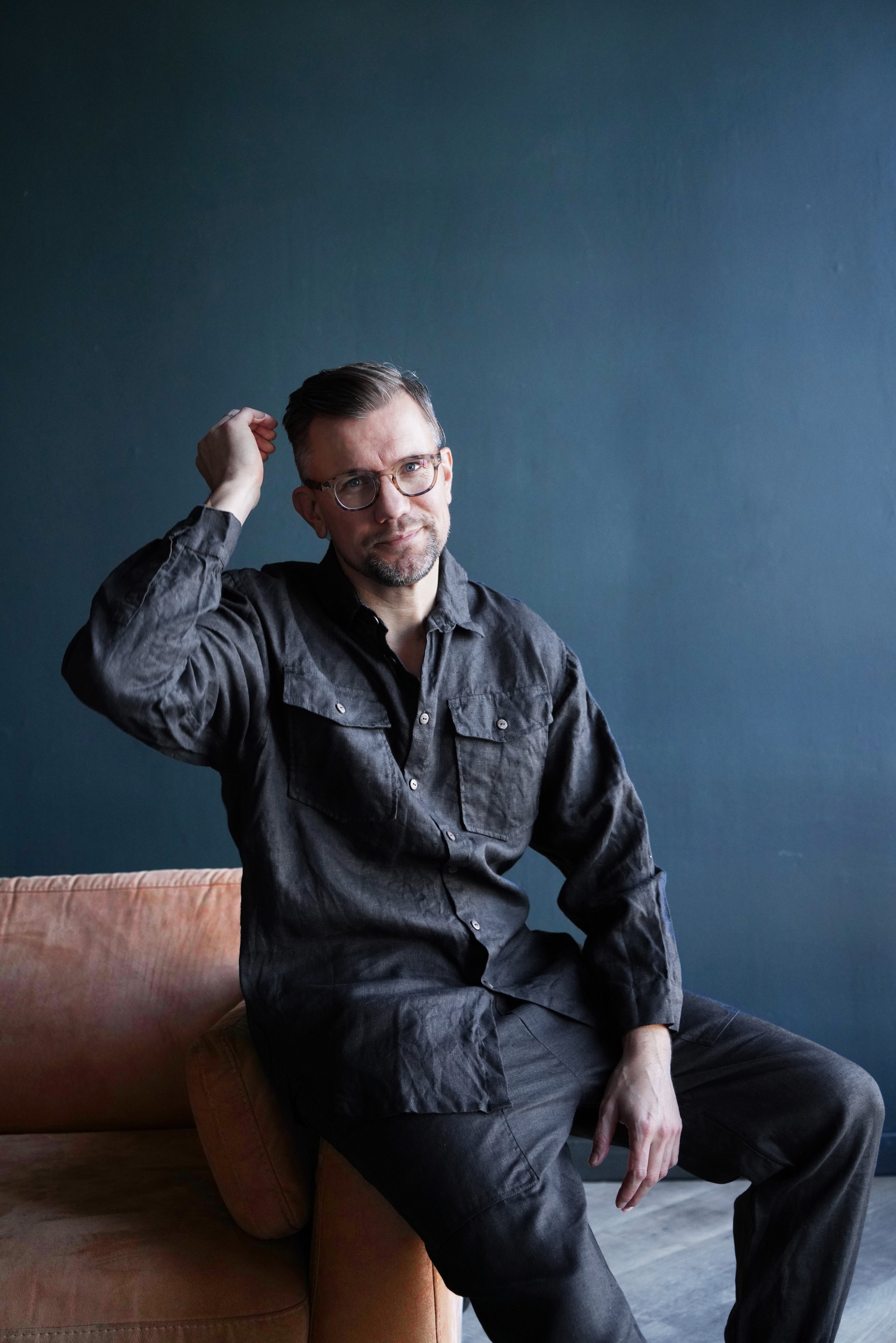 Mens relaxed linen shirt SANDWOOD in Black