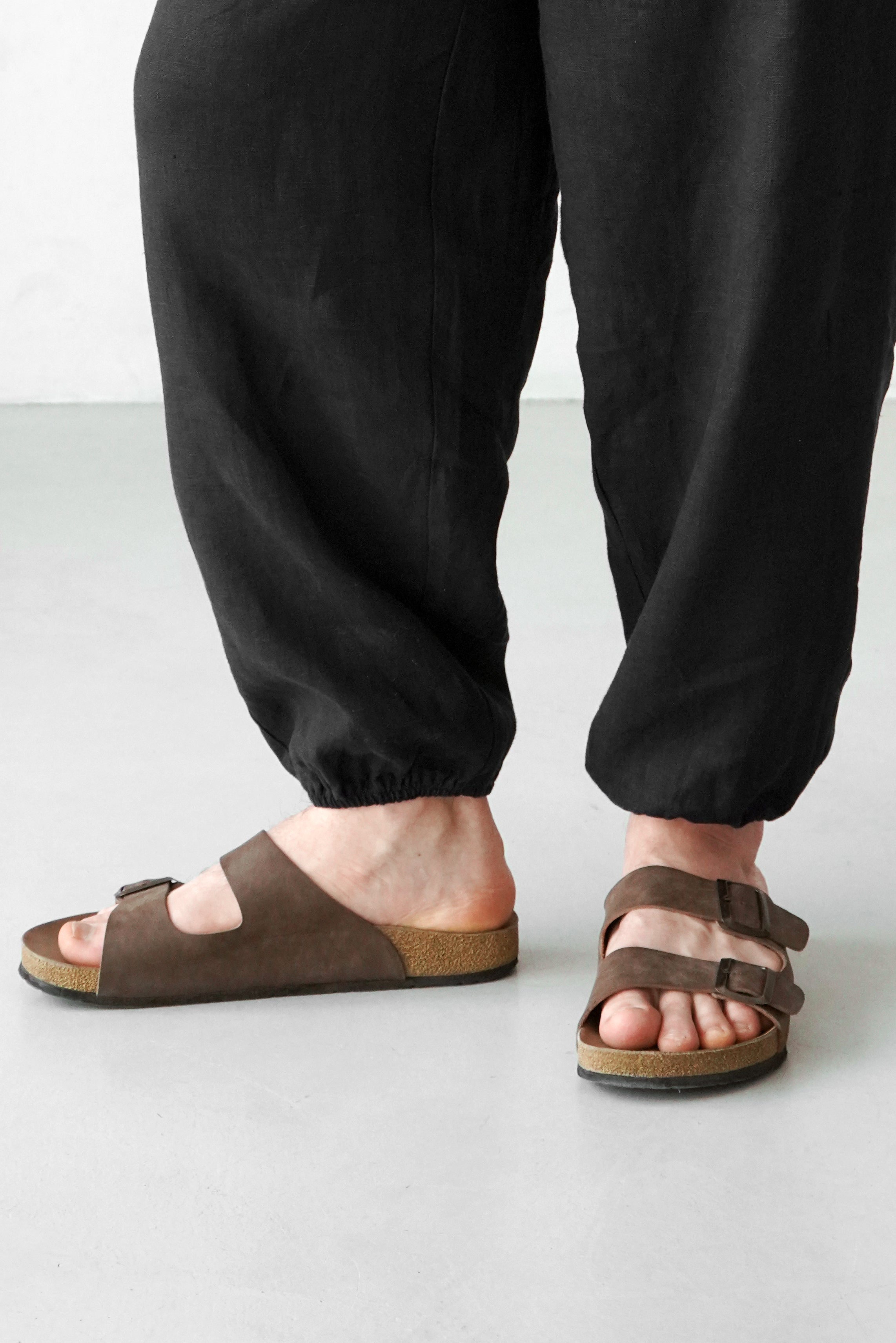 Men’s Pleated Linen Pants with Elastic Cuffs OLMO in Black