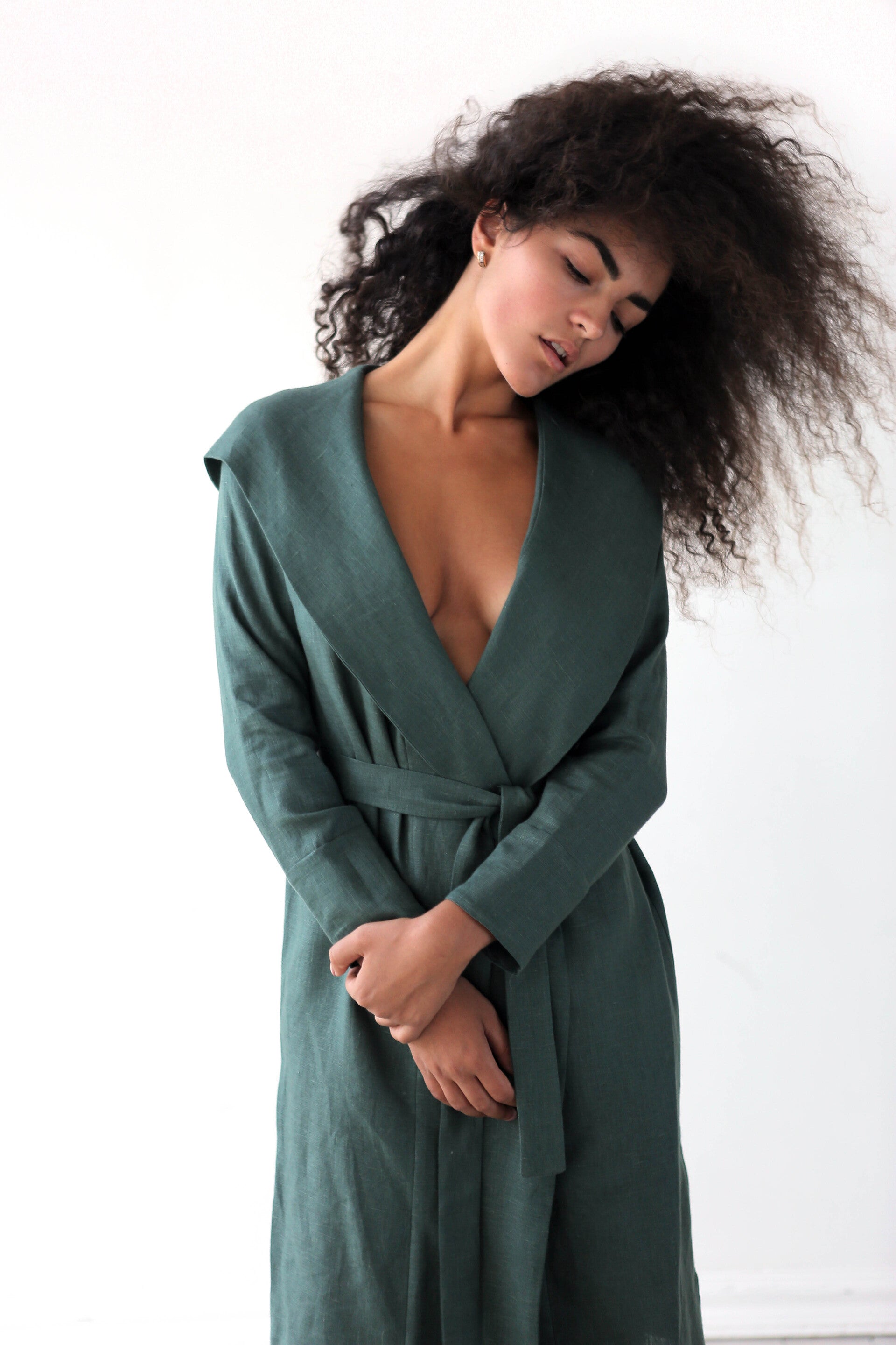 Linen Bathrobe CALLA with a hood in Green