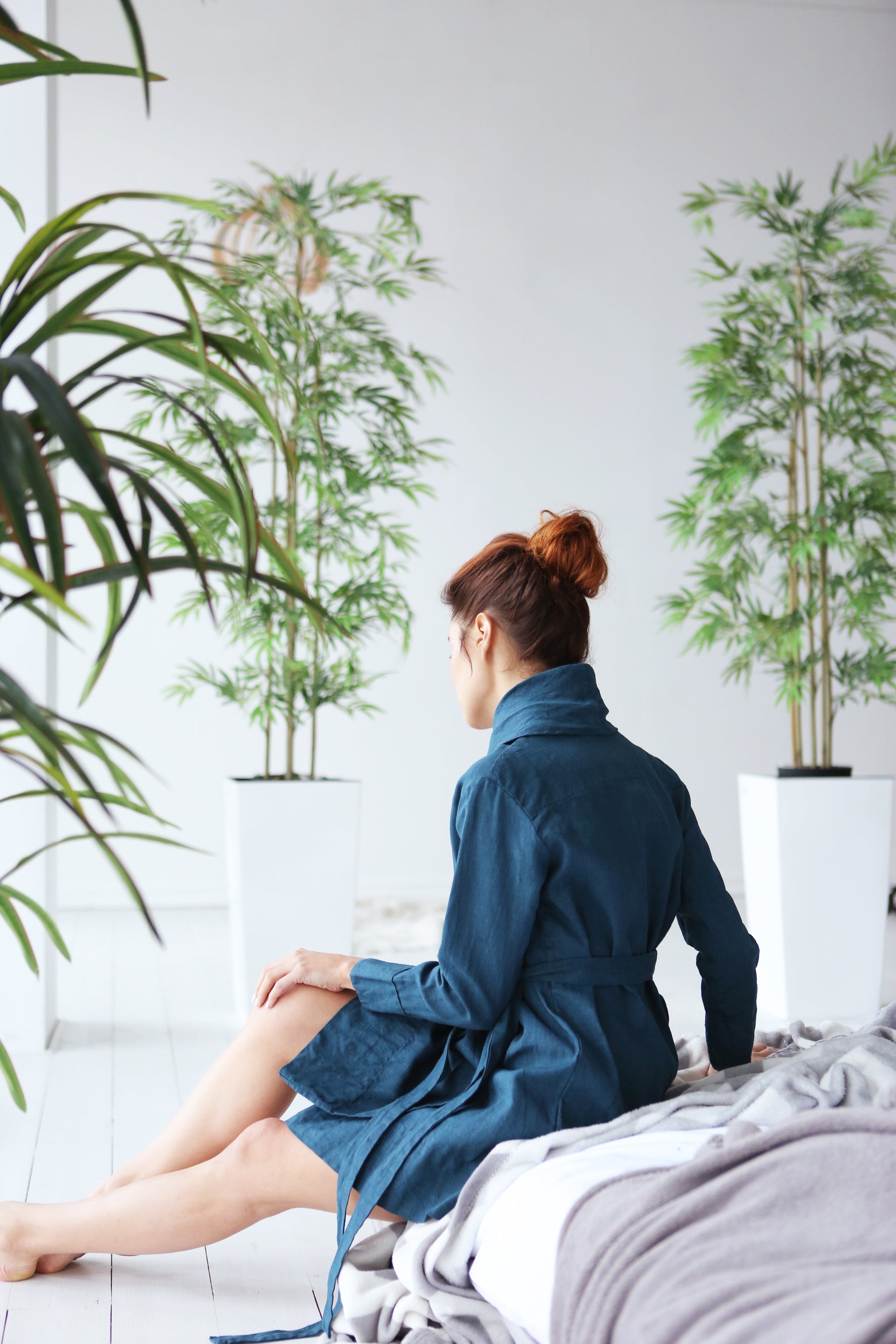 Women’s Linen Bathrobe Calla in Navy blue