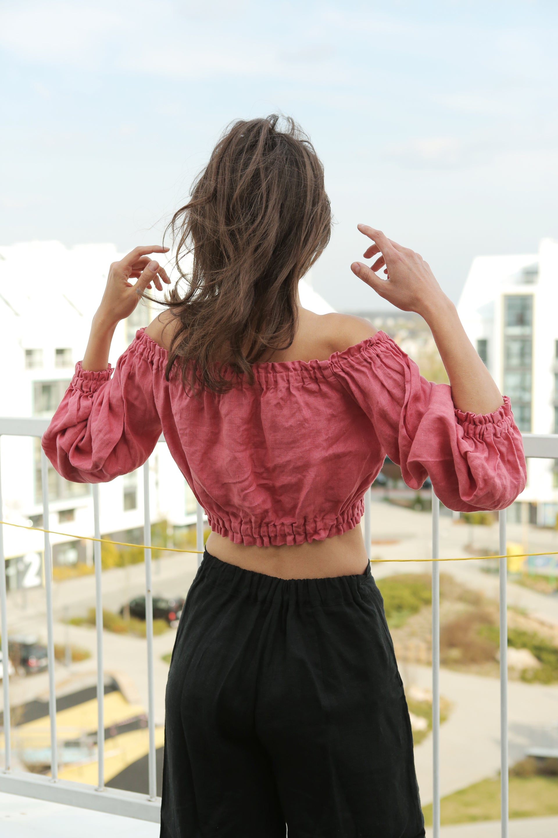 Off-The-Shoulder Crop Top ORCHIS in Peach