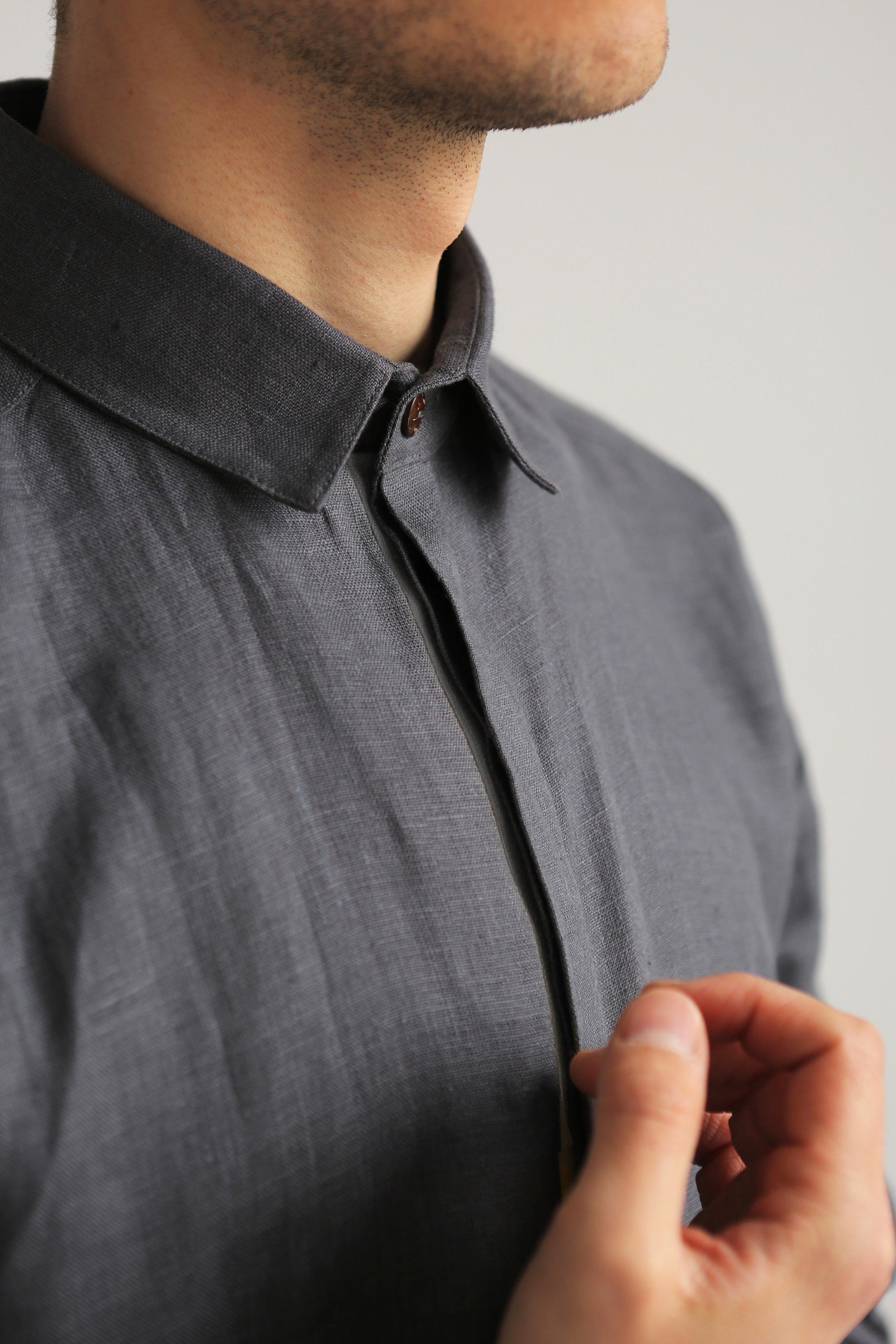 Men’s Classic Collar Linen Shirt GARNET in Dark grey