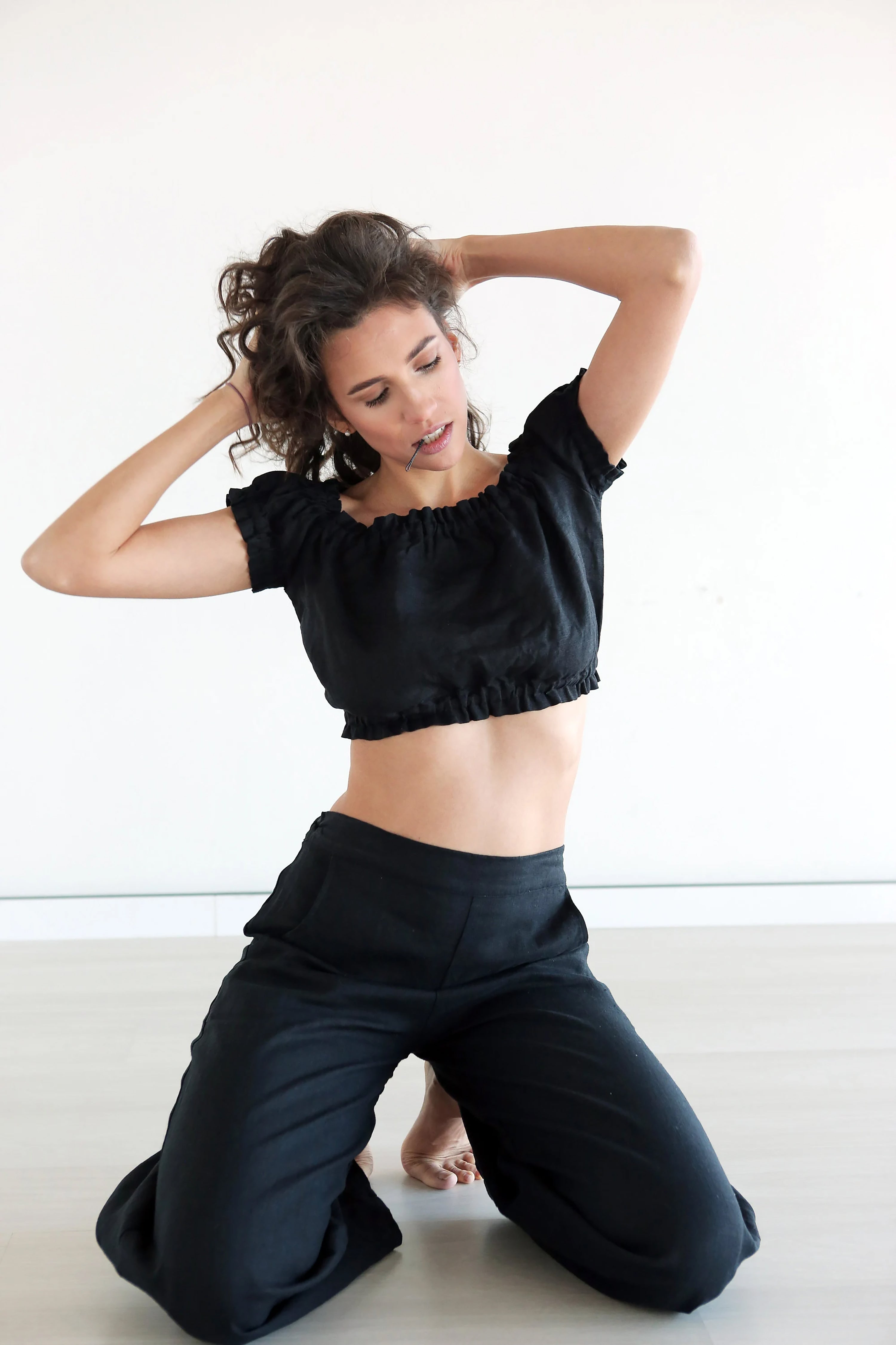 Off the shoulders linen top, crop top Black