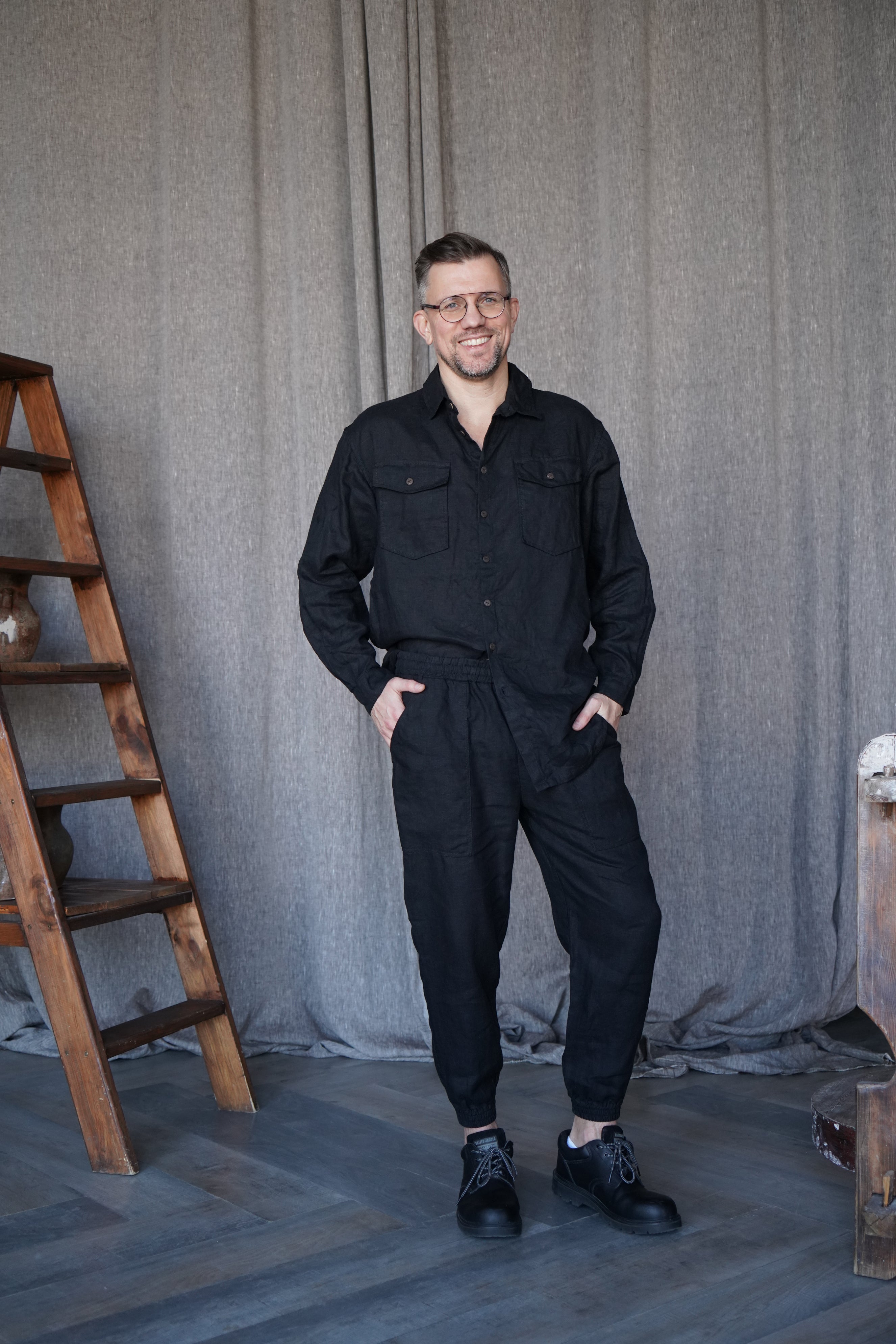 Mens relaxed linen shirt SANDWOOD in Black