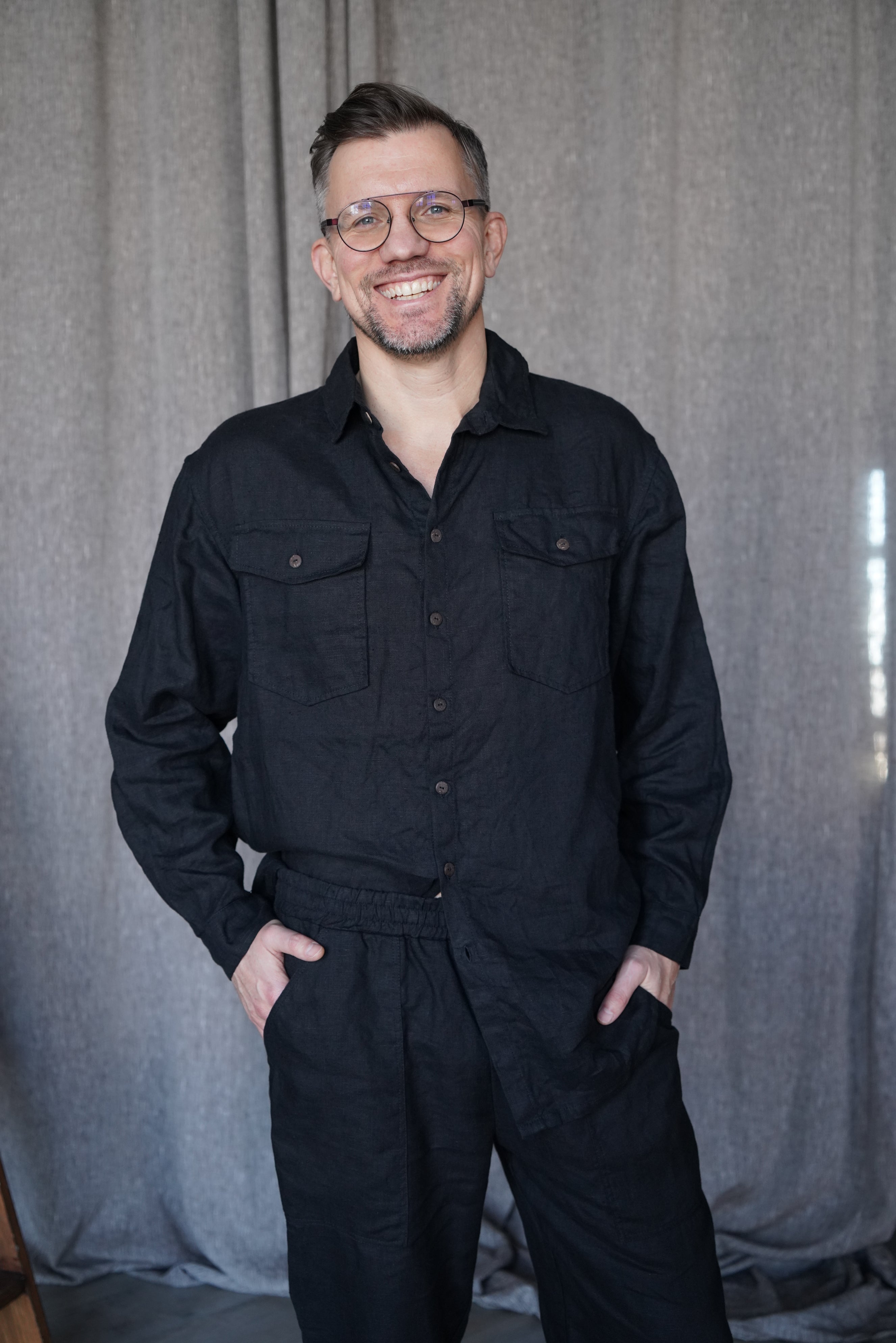 Mens relaxed linen shirt SANDWOOD in Black