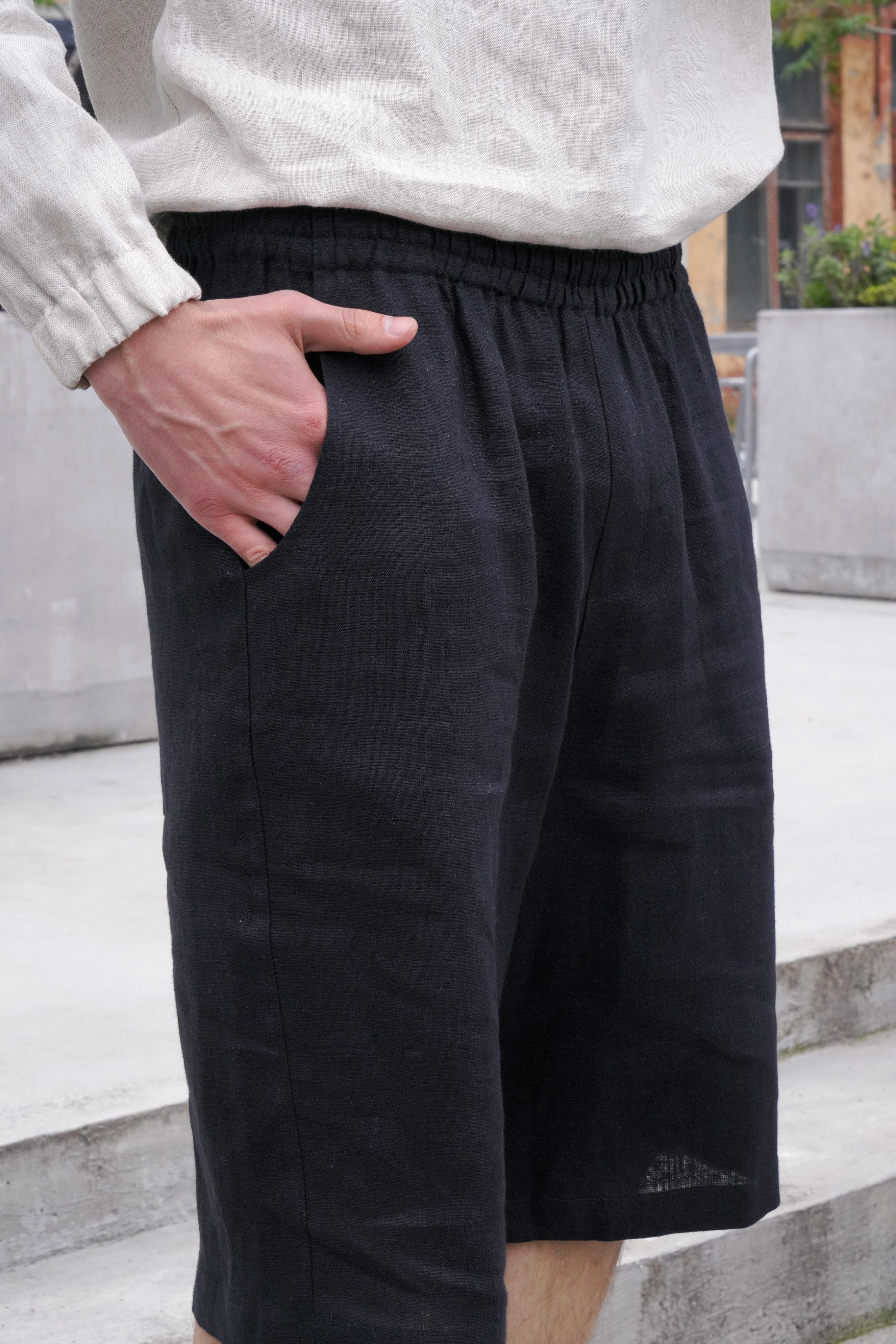 Mens Loose-fit Linen Shorts ARUM in Black