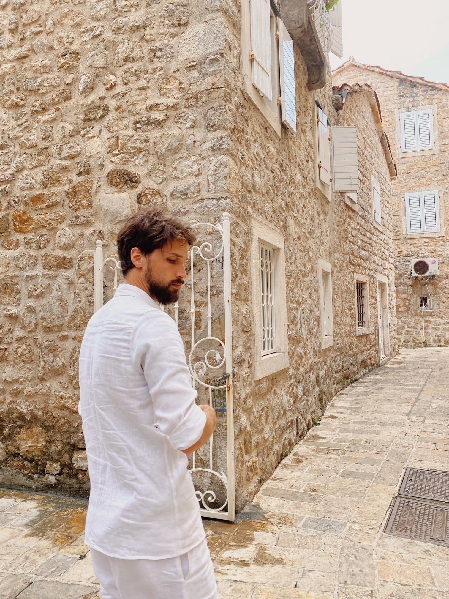 Men’s Classic Collar Linen Shirt GARNET in White