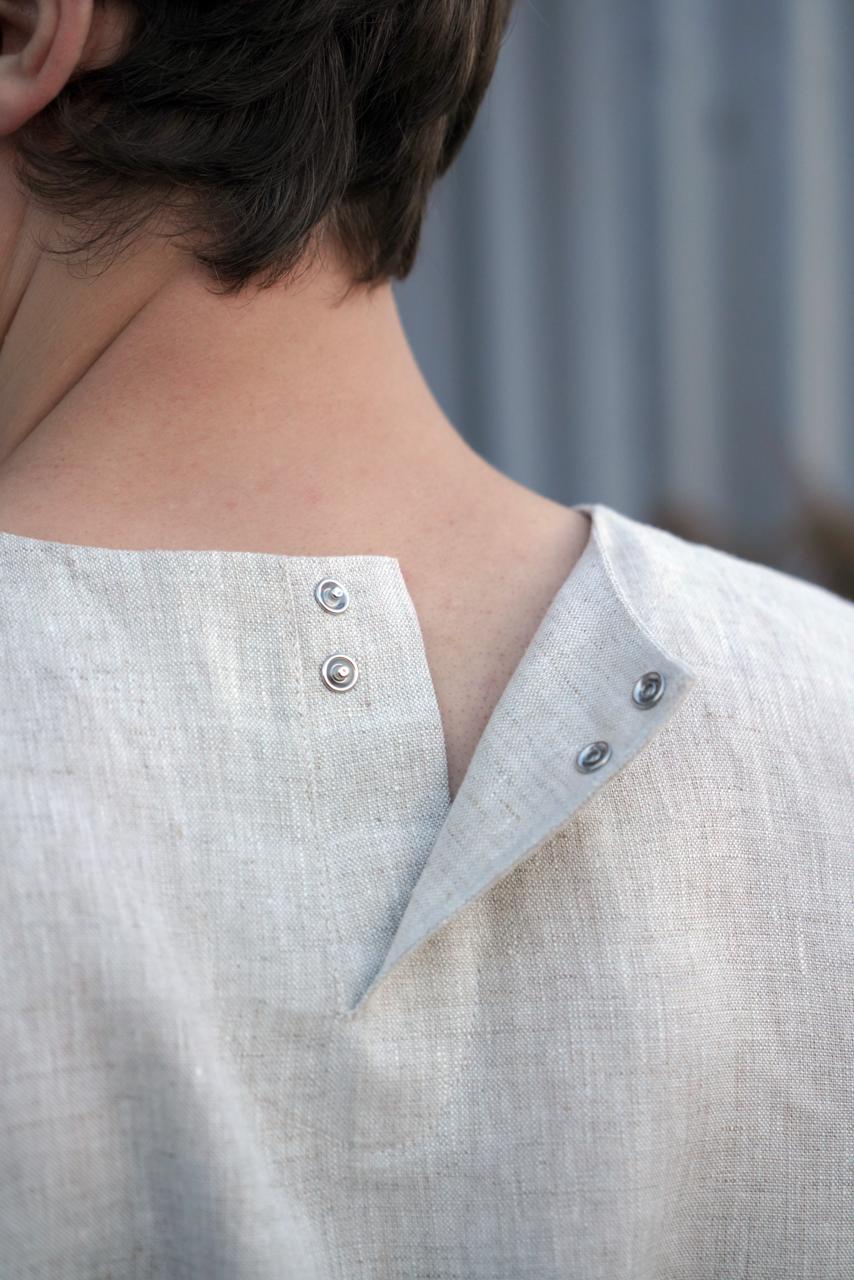 Mens linen t-shirt, Narrow neck IVY in Beige