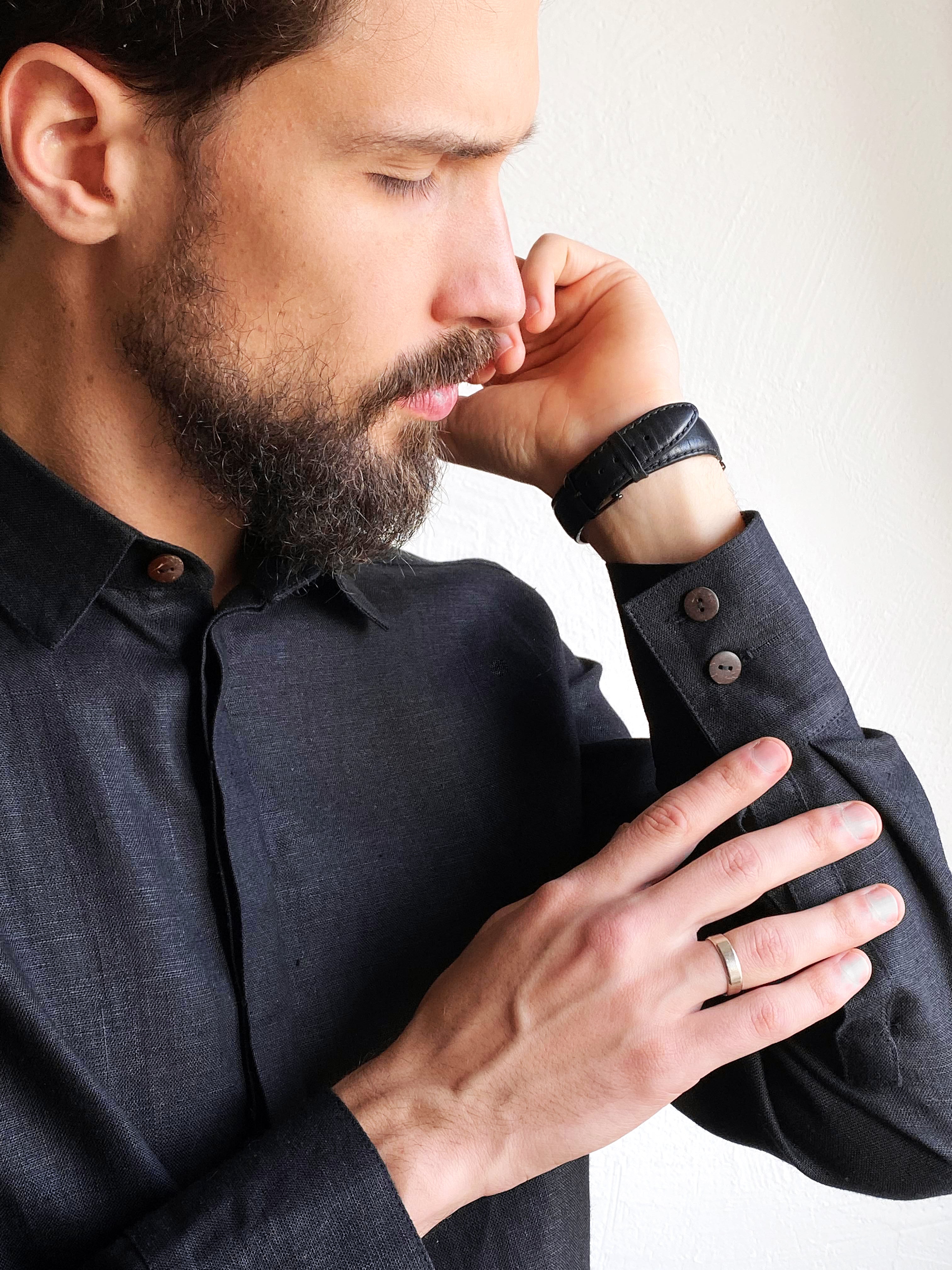 Men’s Classic Collar Linen Shirt GARNET in Black