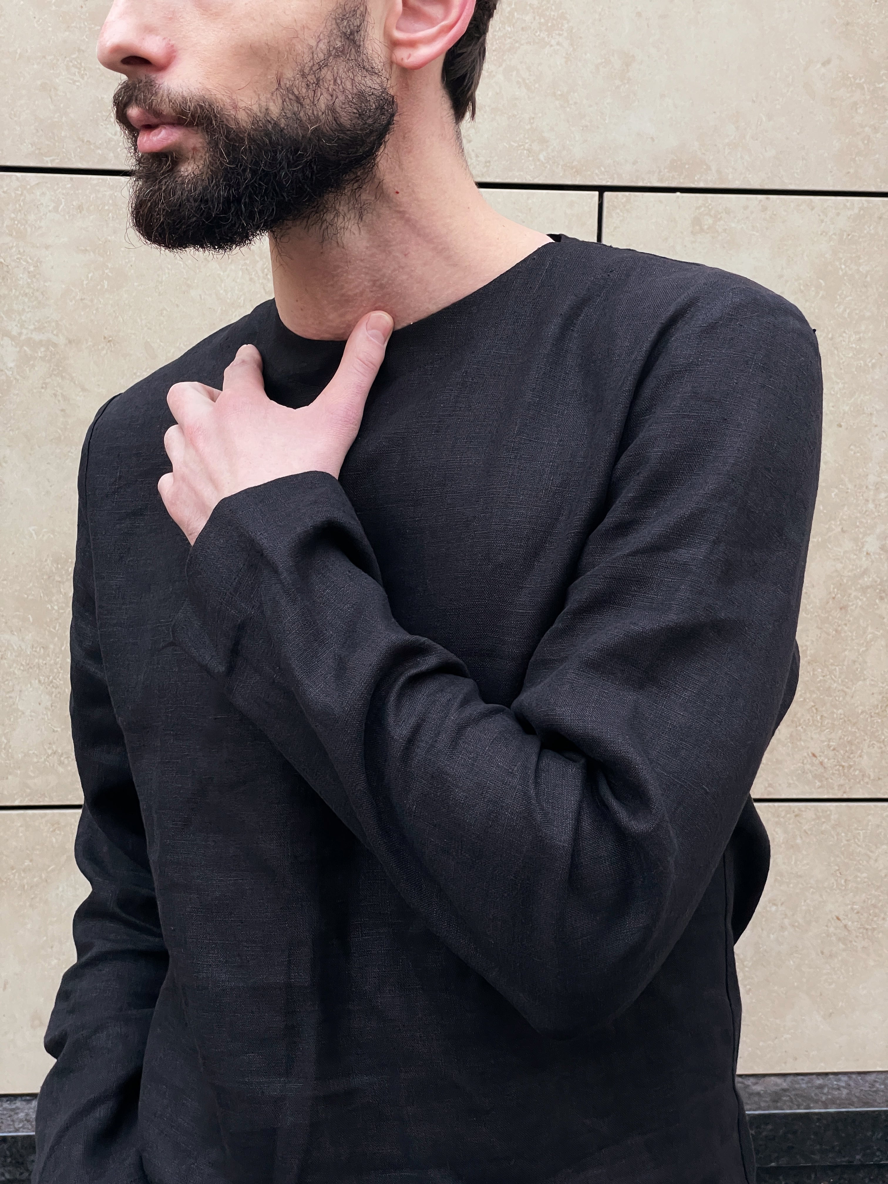 Long Sleeve Linen T-Shirt – Narrow Neck EBONY in Black