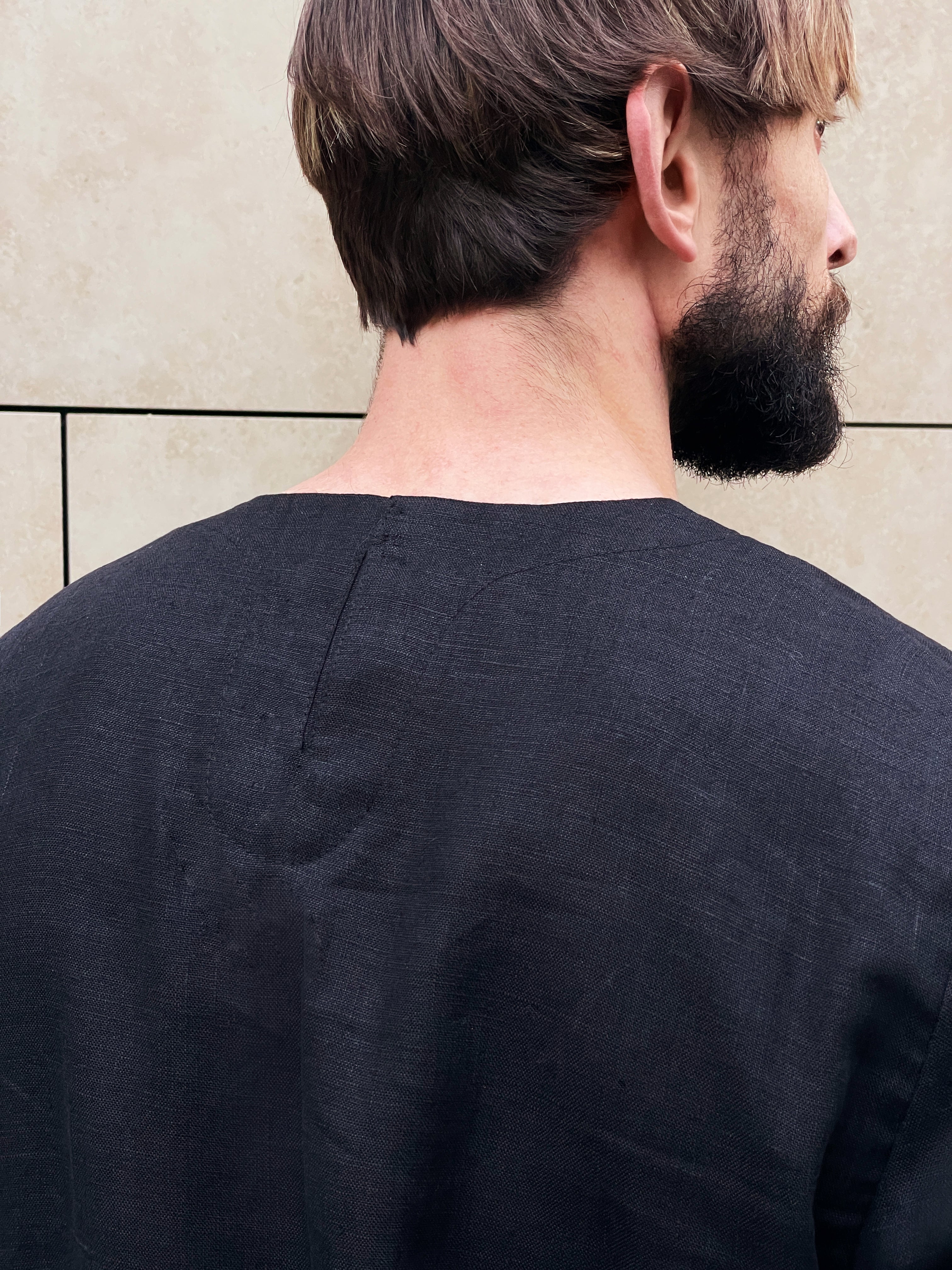 Long Sleeve Linen T-Shirt – Narrow Neck EBONY in Black