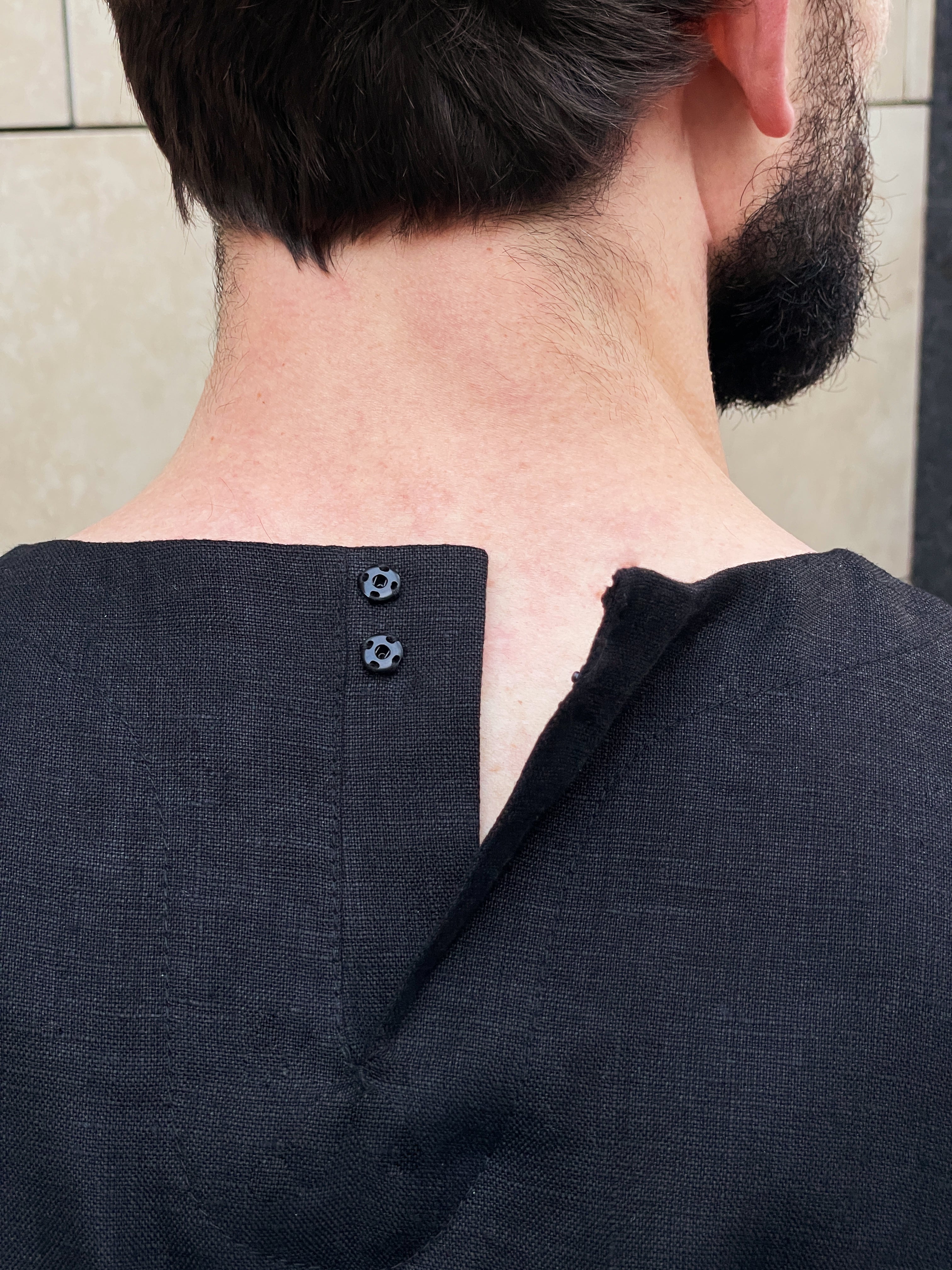 Long Sleeve Linen T-Shirt – Narrow Neck EBONY in Black