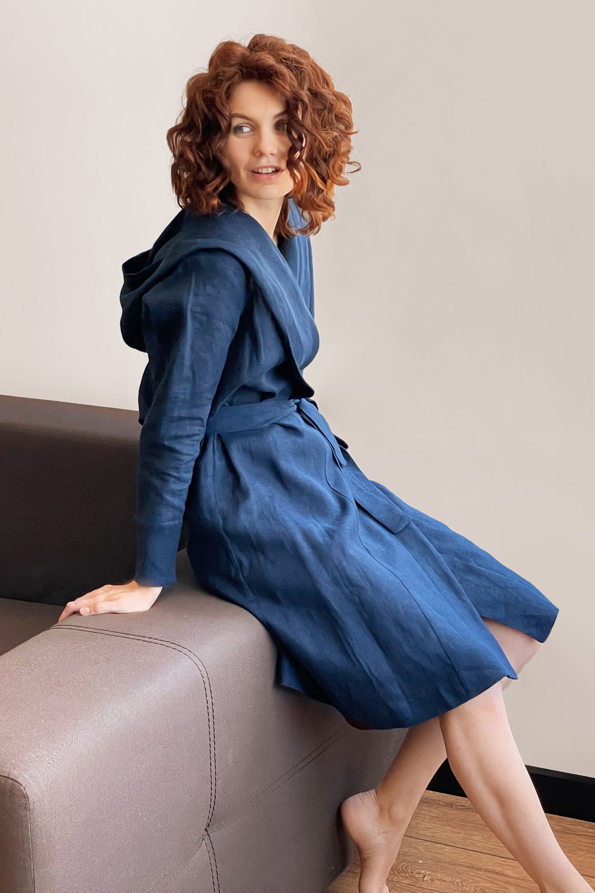 Linen bathrobe with a hood Navy blue