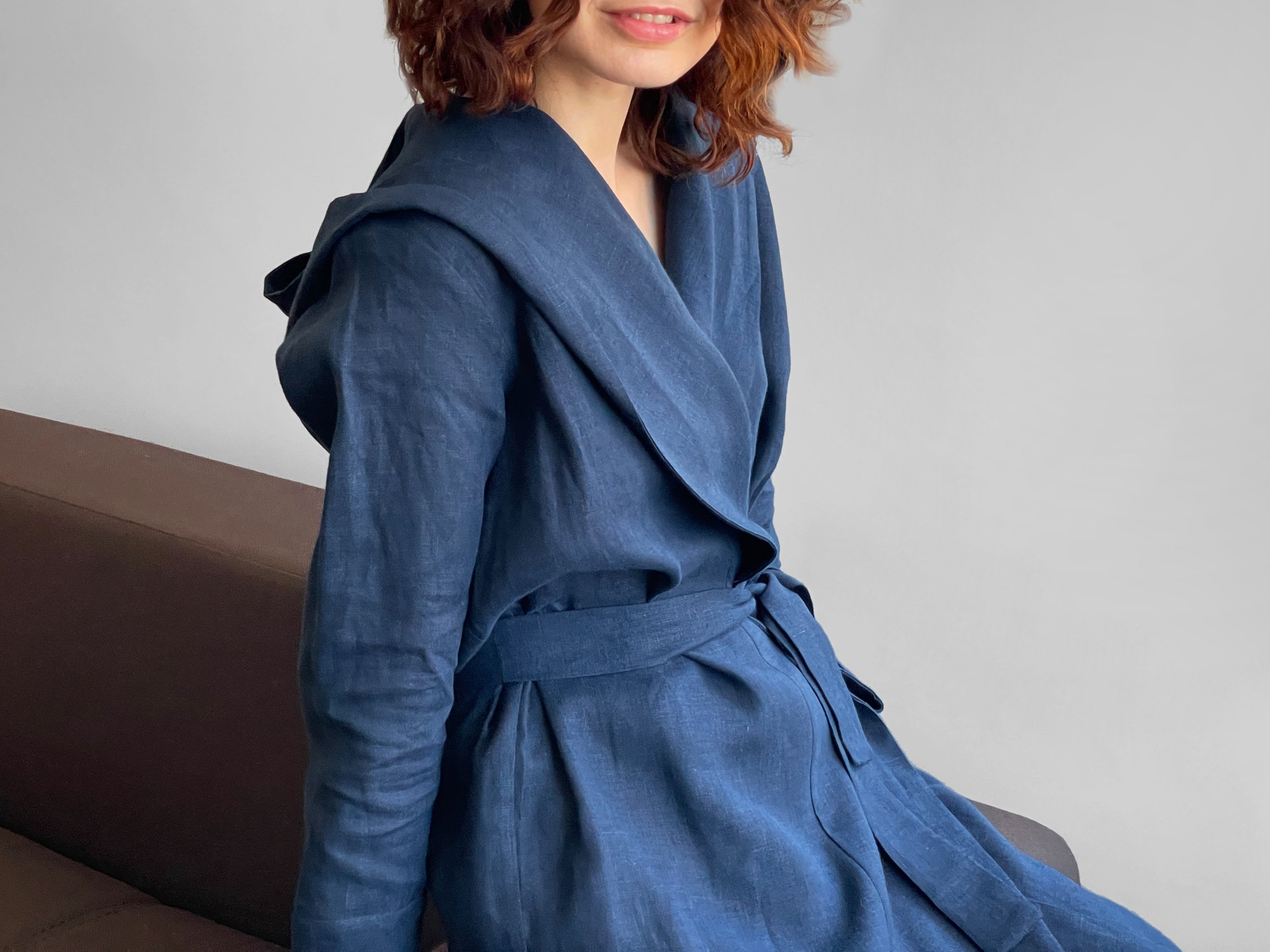 Linen bathrobe with a hood Navy blue