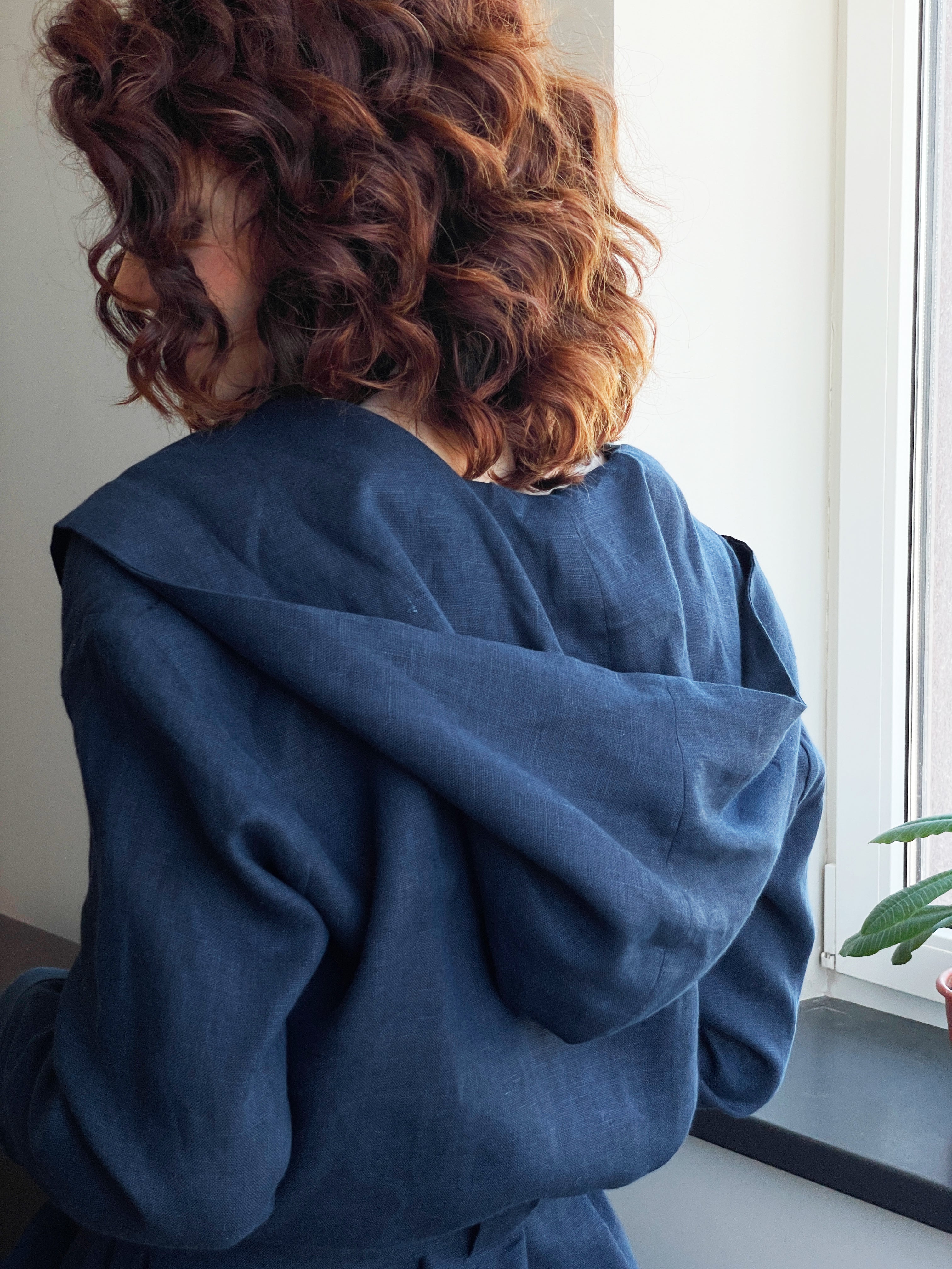 Linen bathrobe with a hood Navy blue