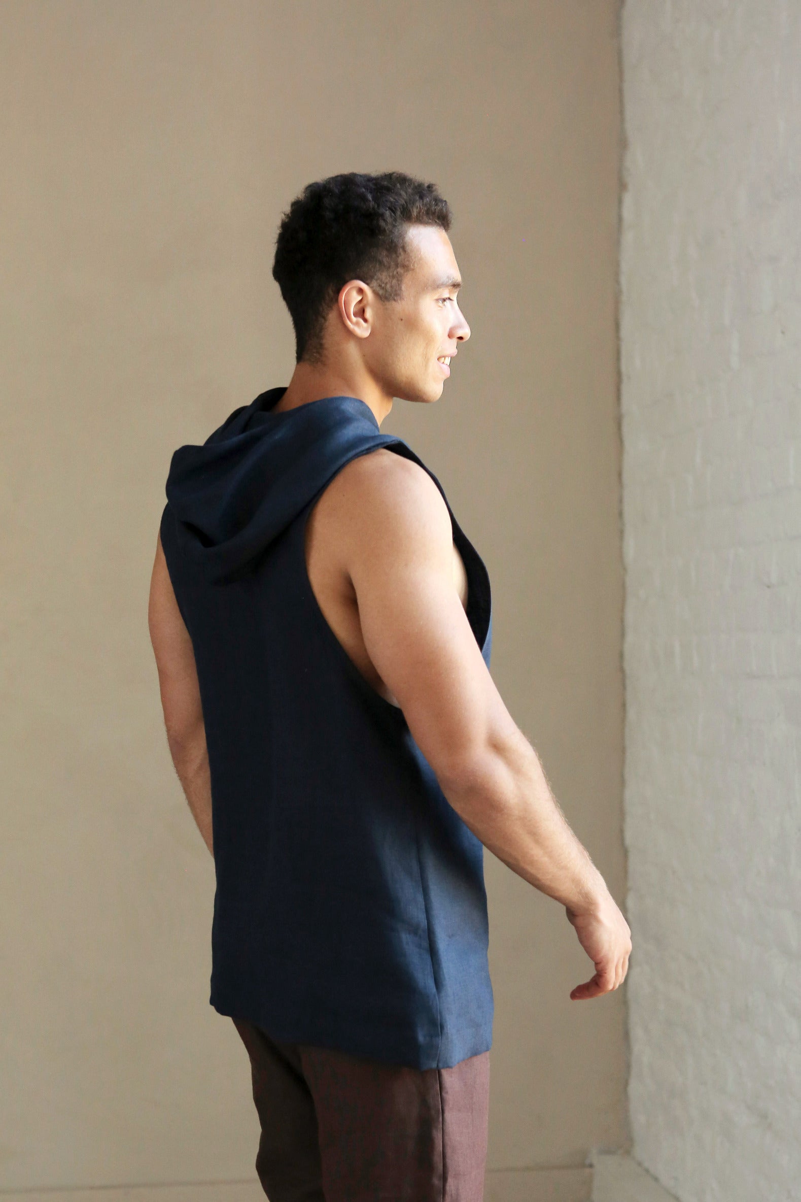 Men’s Sleeveless T-Shirt BAMBOO with hood in Dark blue