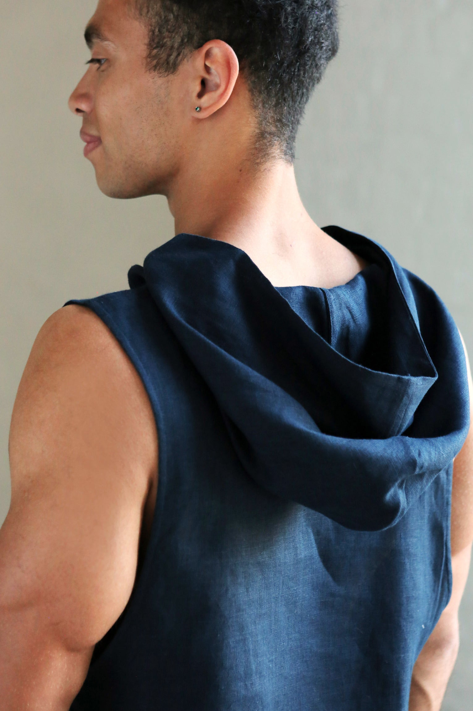 Men’s Sleeveless T-Shirt BAMBOO with hood in Dark blue