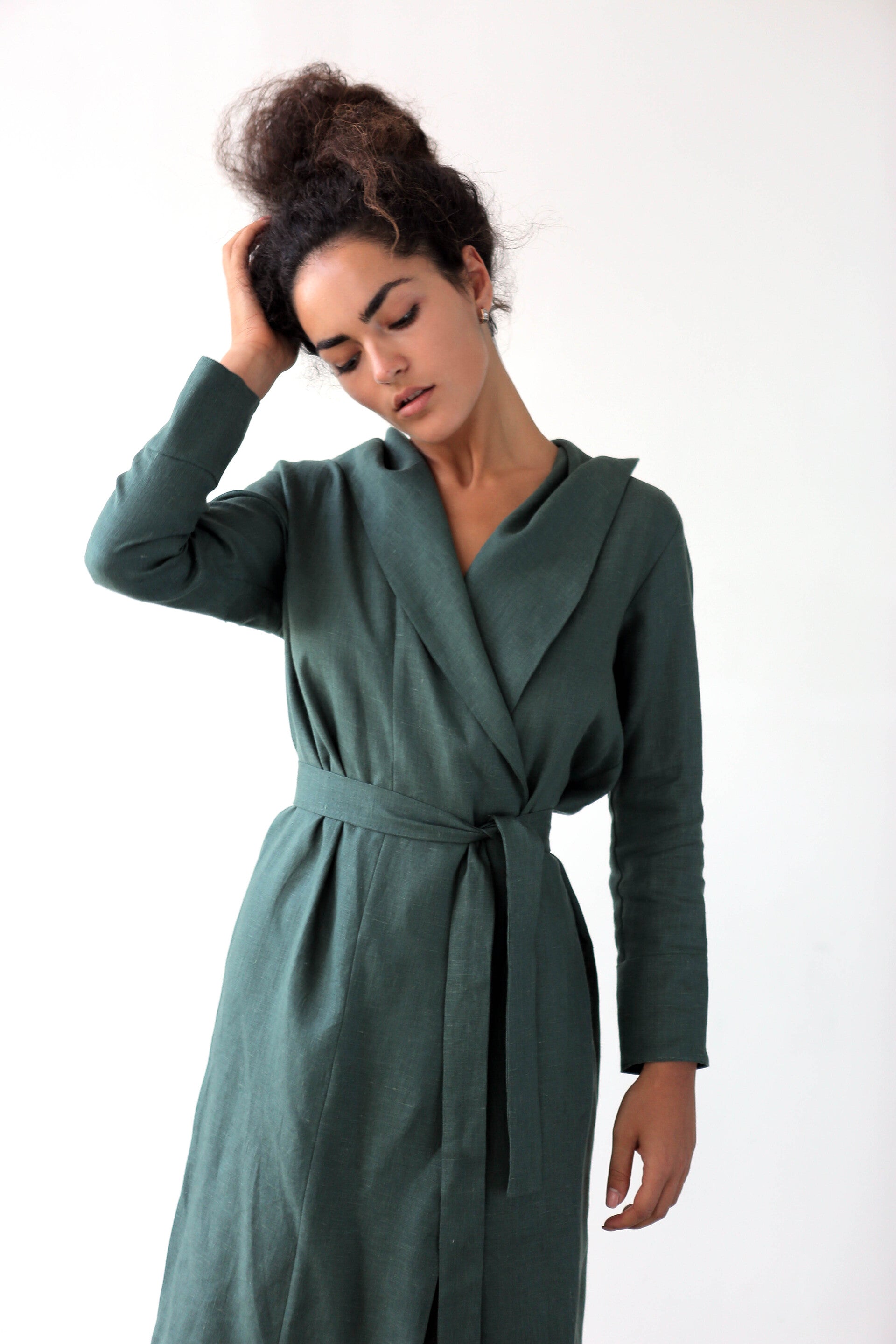 Linen Bathrobe CALLA with a hood in Green