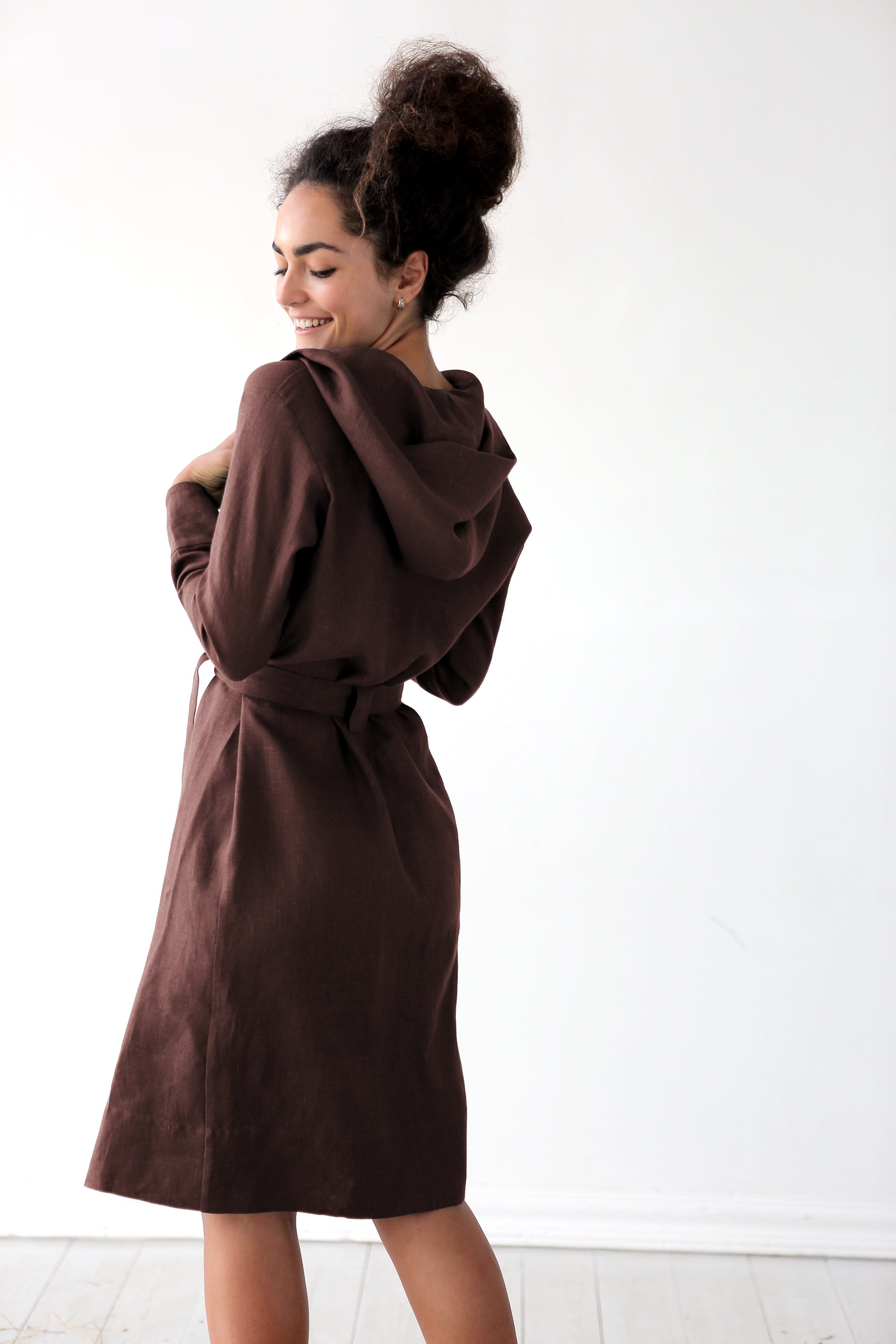 Linen Bathrobe CALLA with a hood in Brown