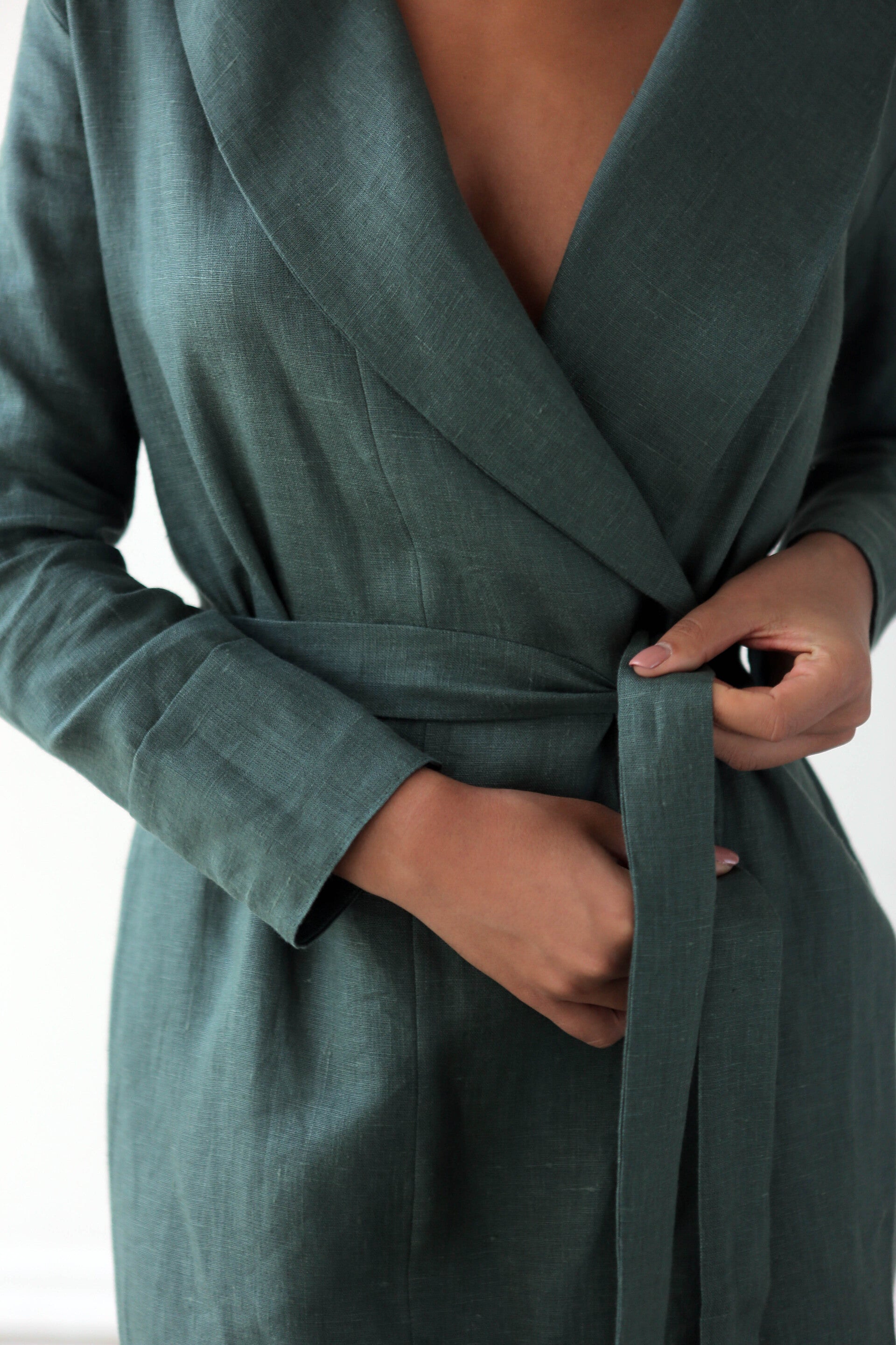 Linen Bathrobe CALLA with a hood in Green