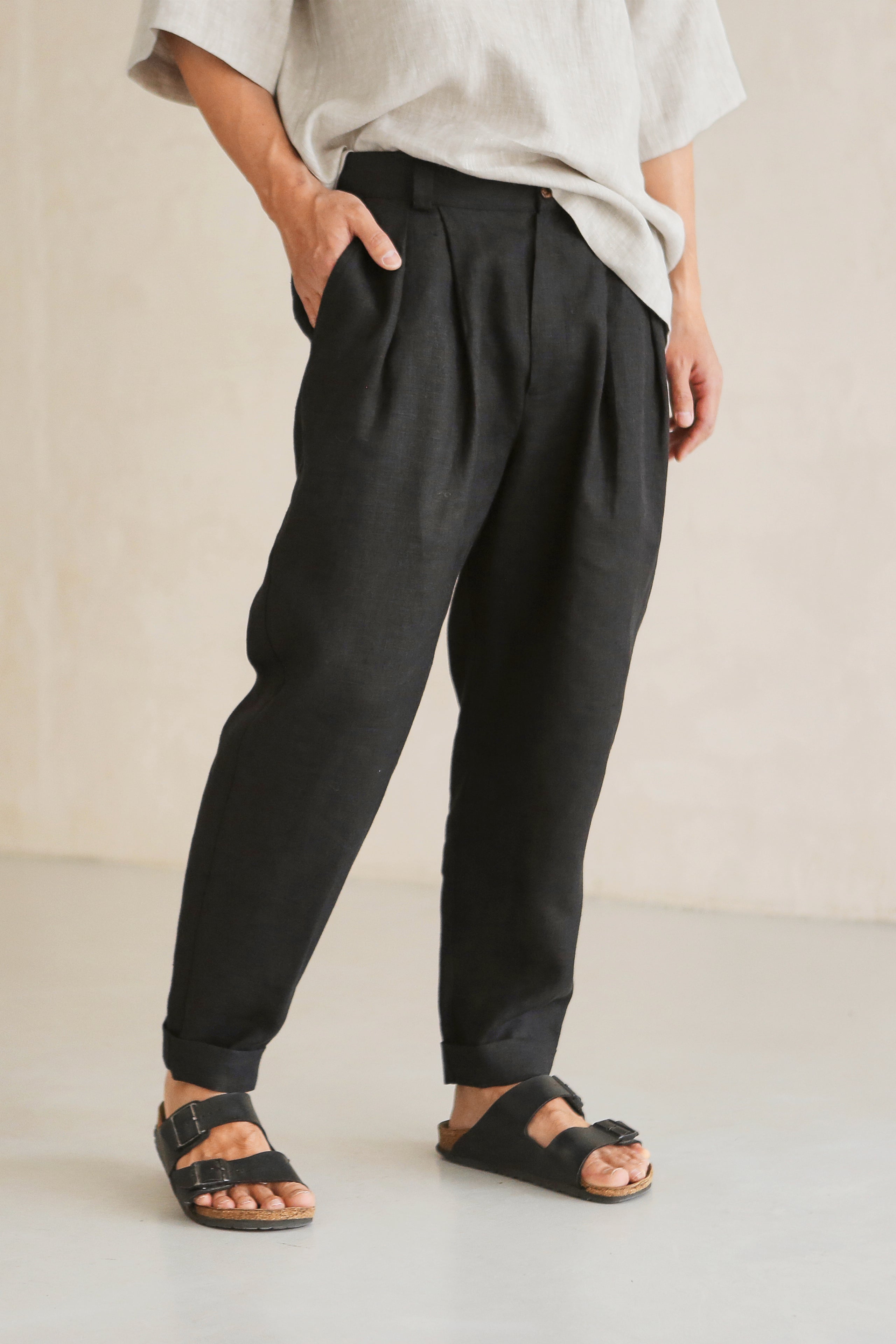 Loose Pleated Pants CEDAR in Black