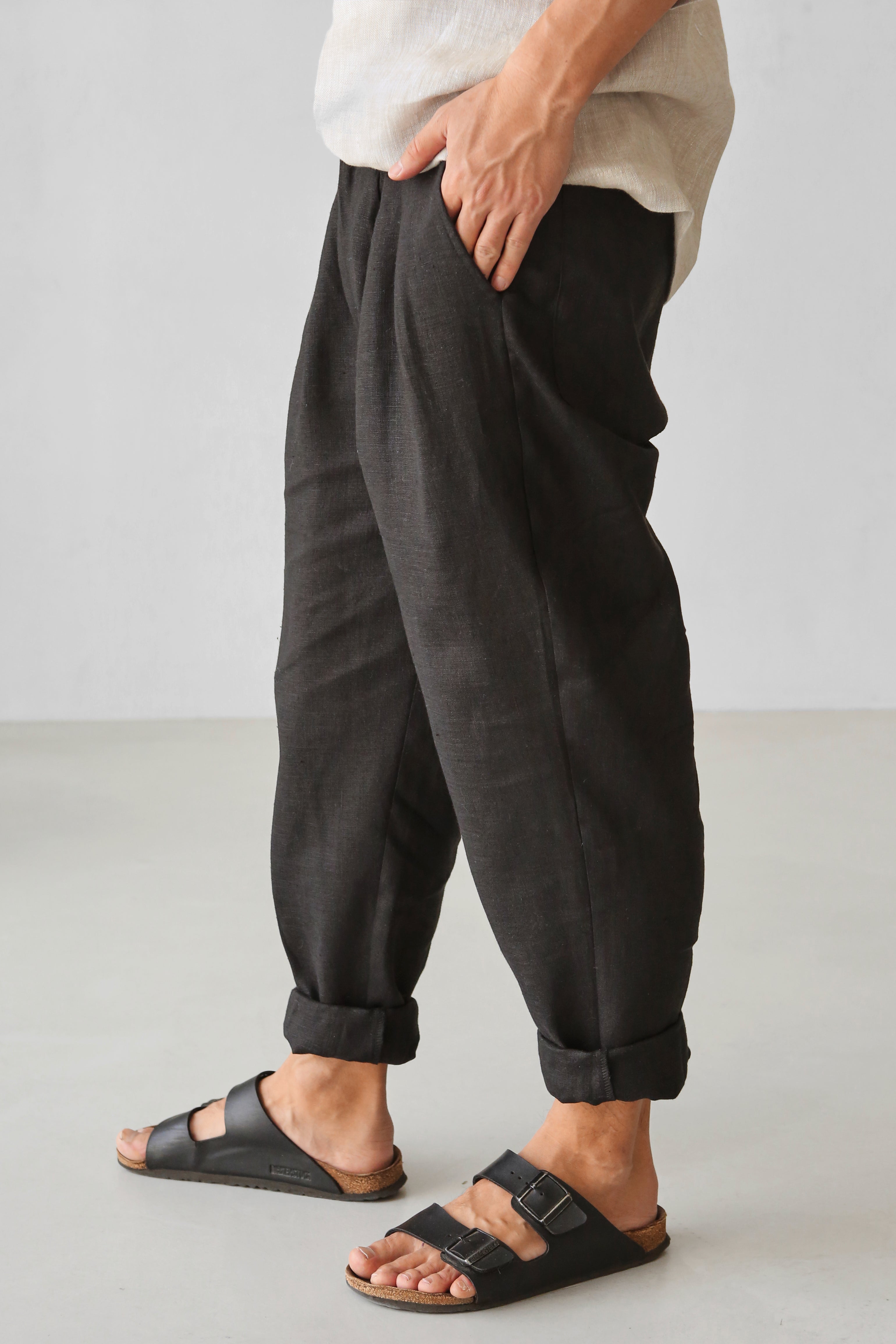 Loose Pleated Pants CEDAR in Black