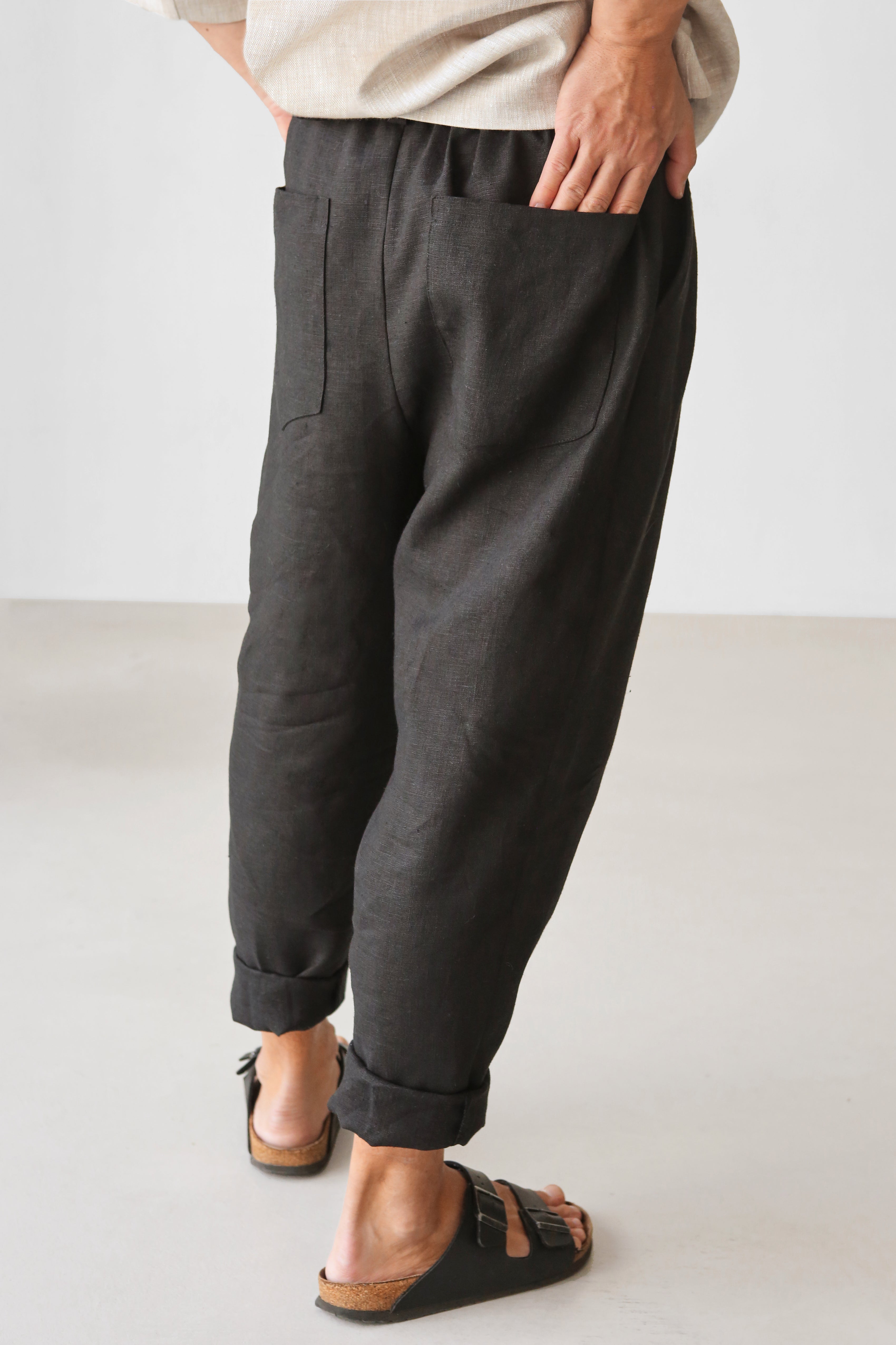 Loose Pleated Pants CEDAR in Black