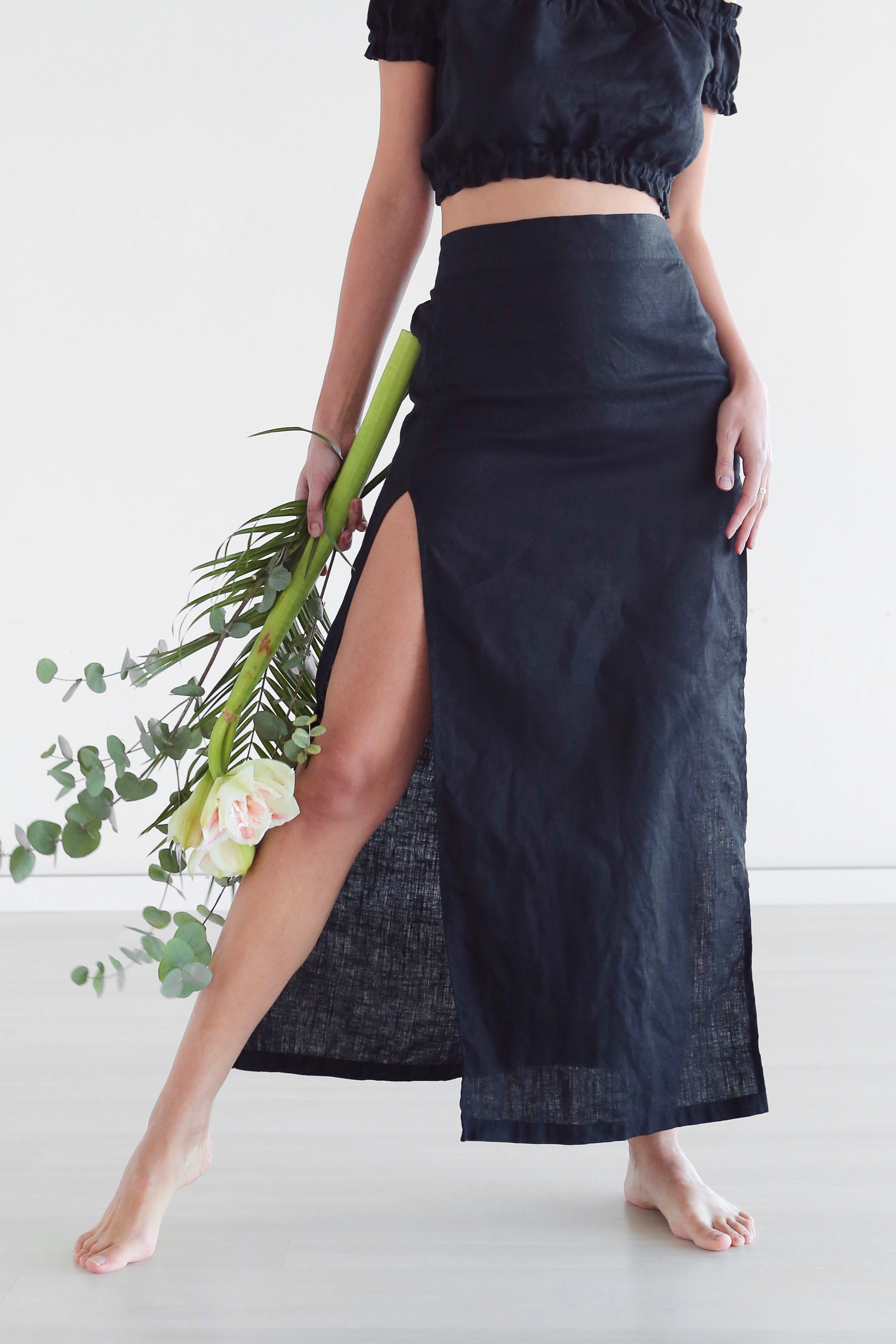 Women’s linen skirt with splits Black