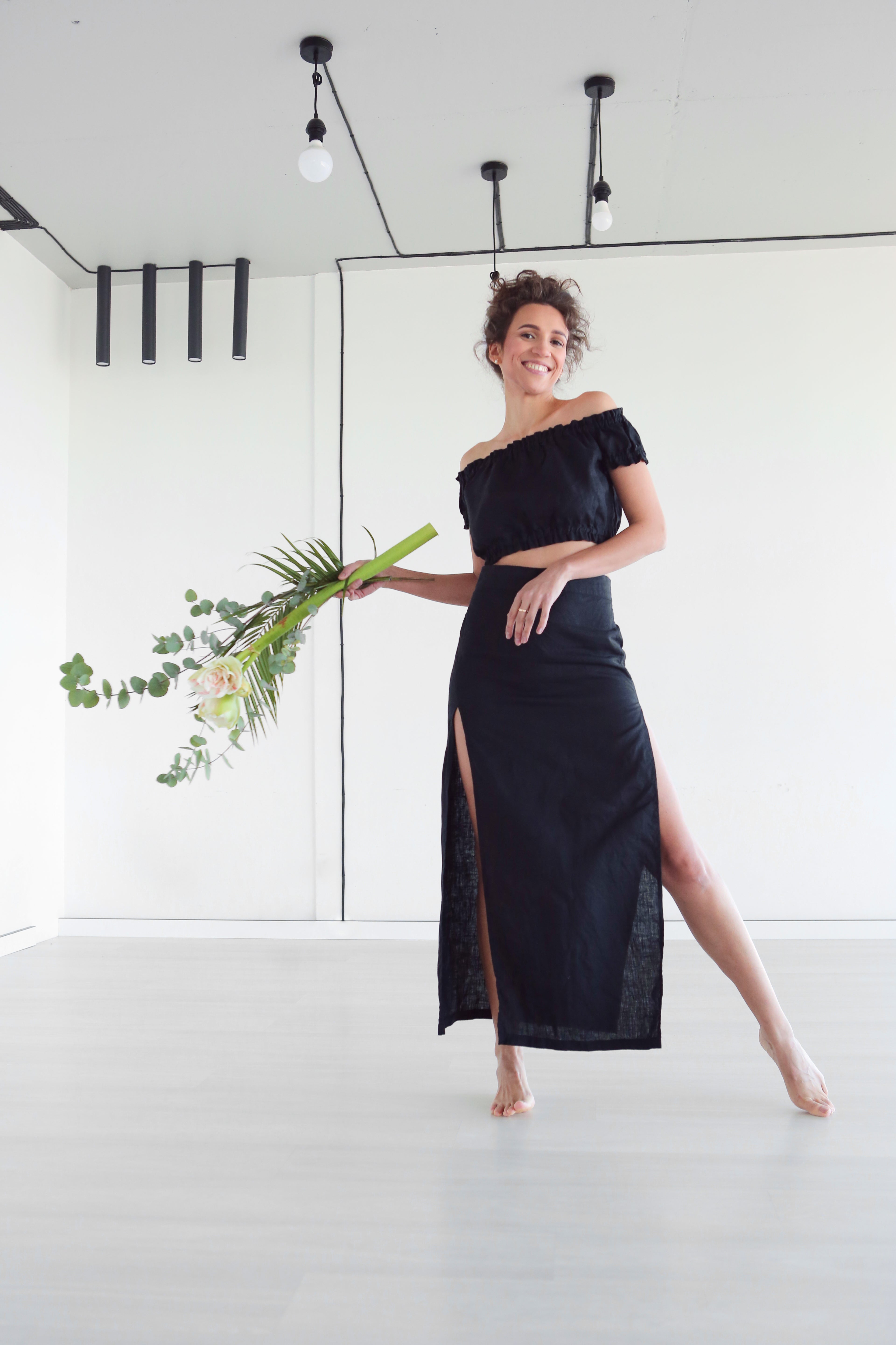 Women’s linen skirt with splits Black