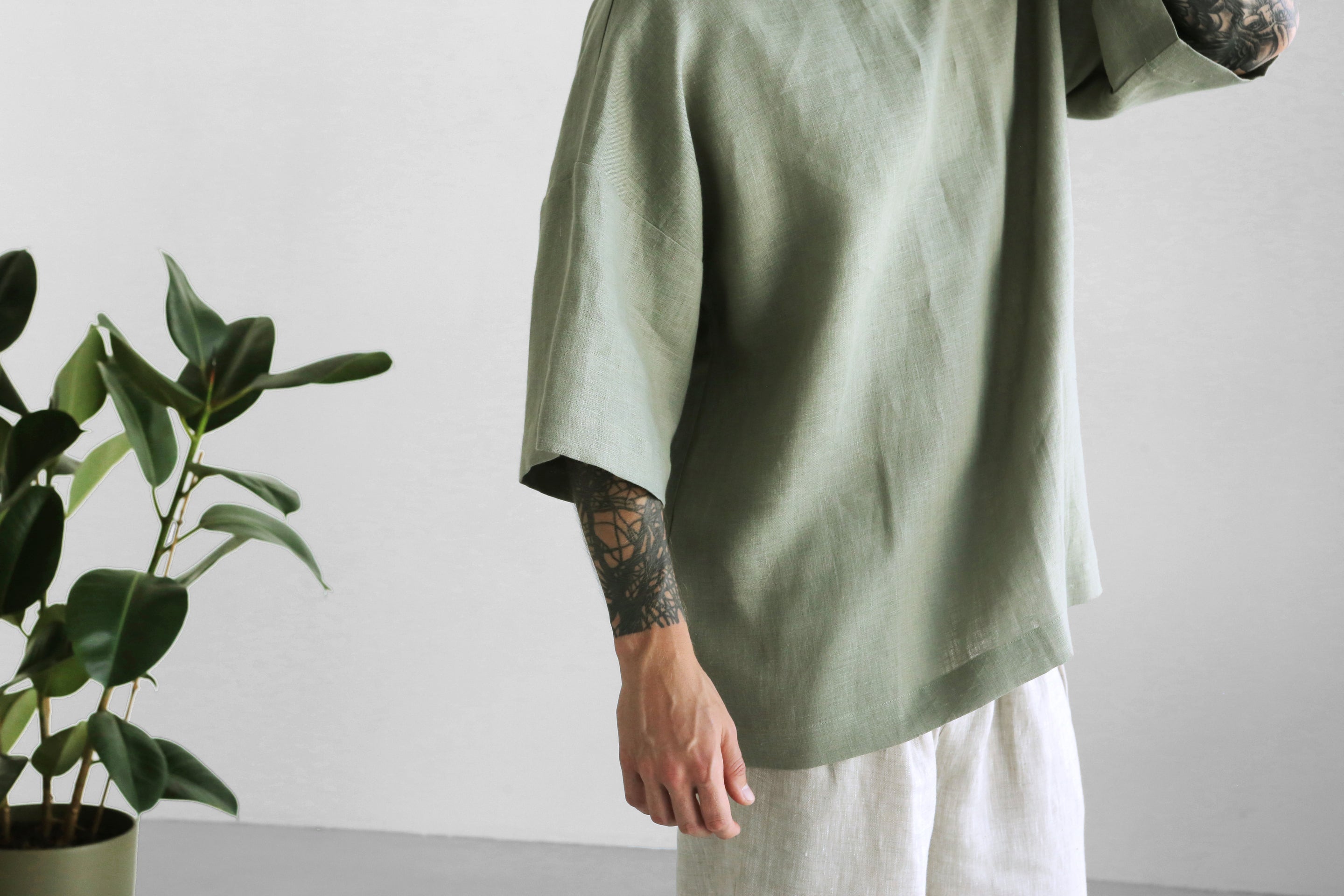 Linen Hooded T-shirt SHOBU in Olive