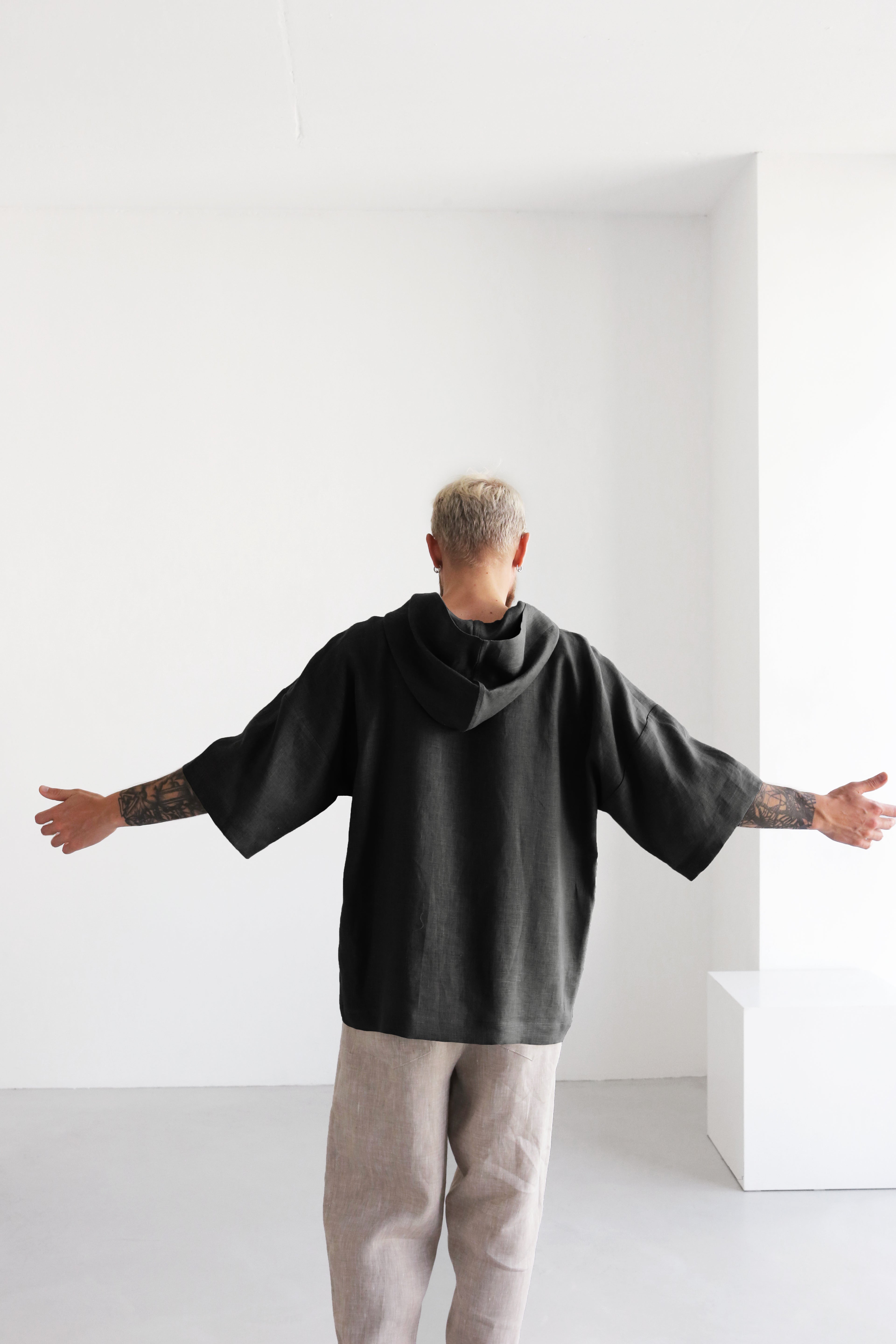 Linen Hooded T-shirt SHOBU in Black