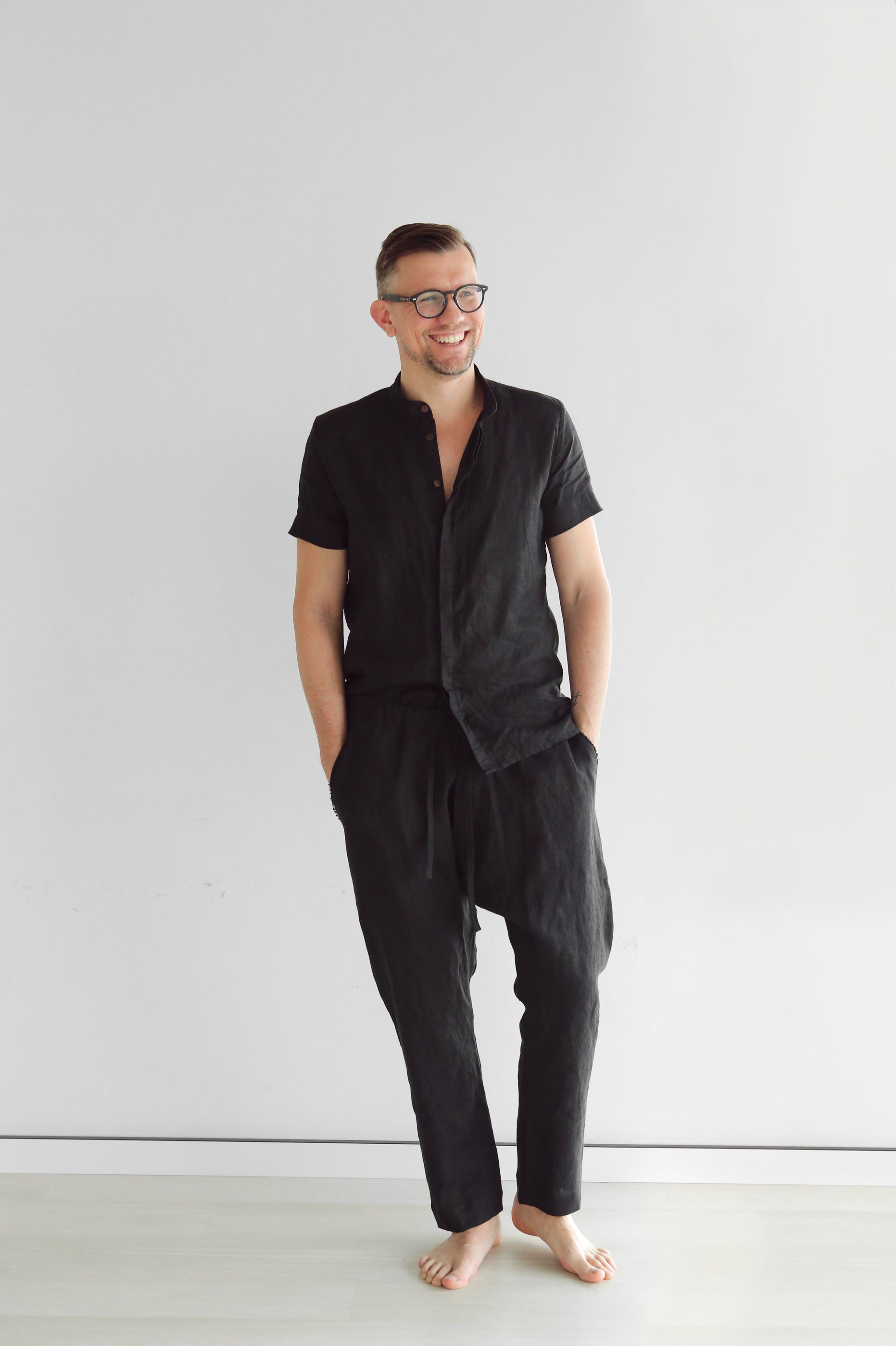 Men’s Short-Sleeved Linen Shirt OLIVE in Black