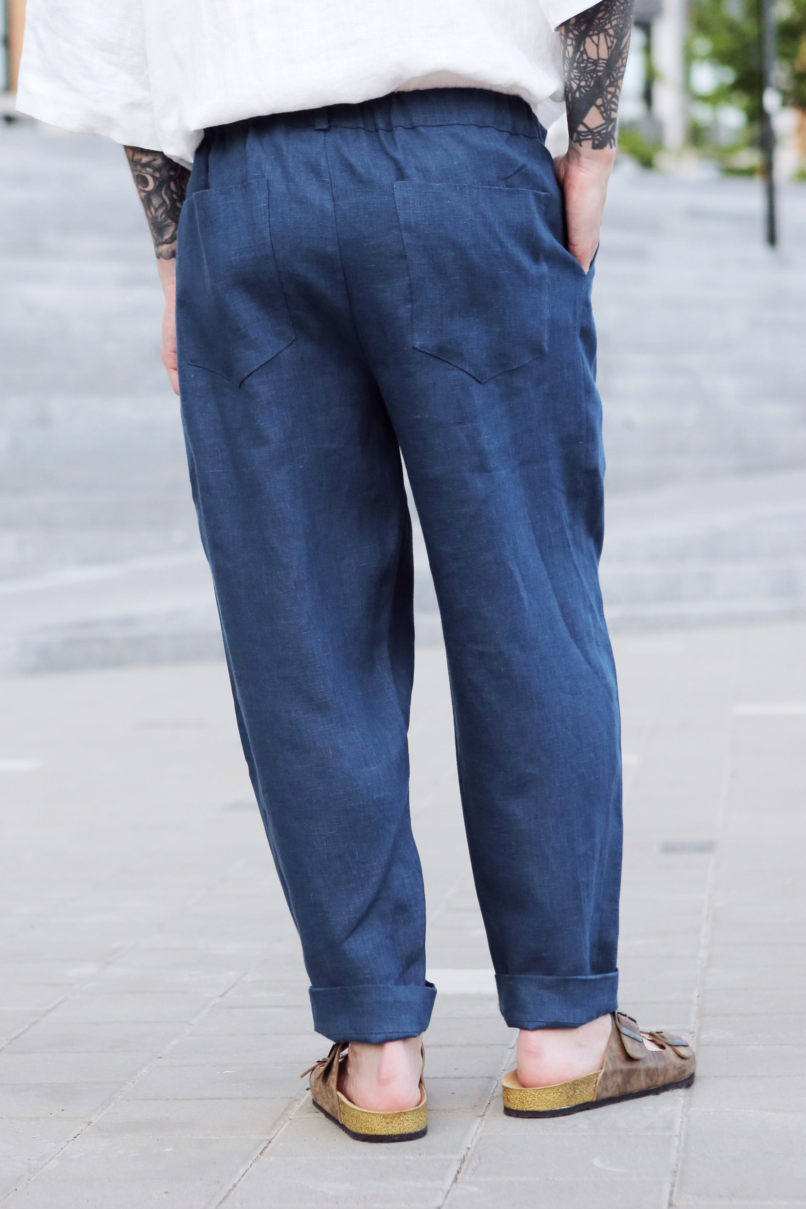 Loose Pleated Pants CEDAR in Navy blue