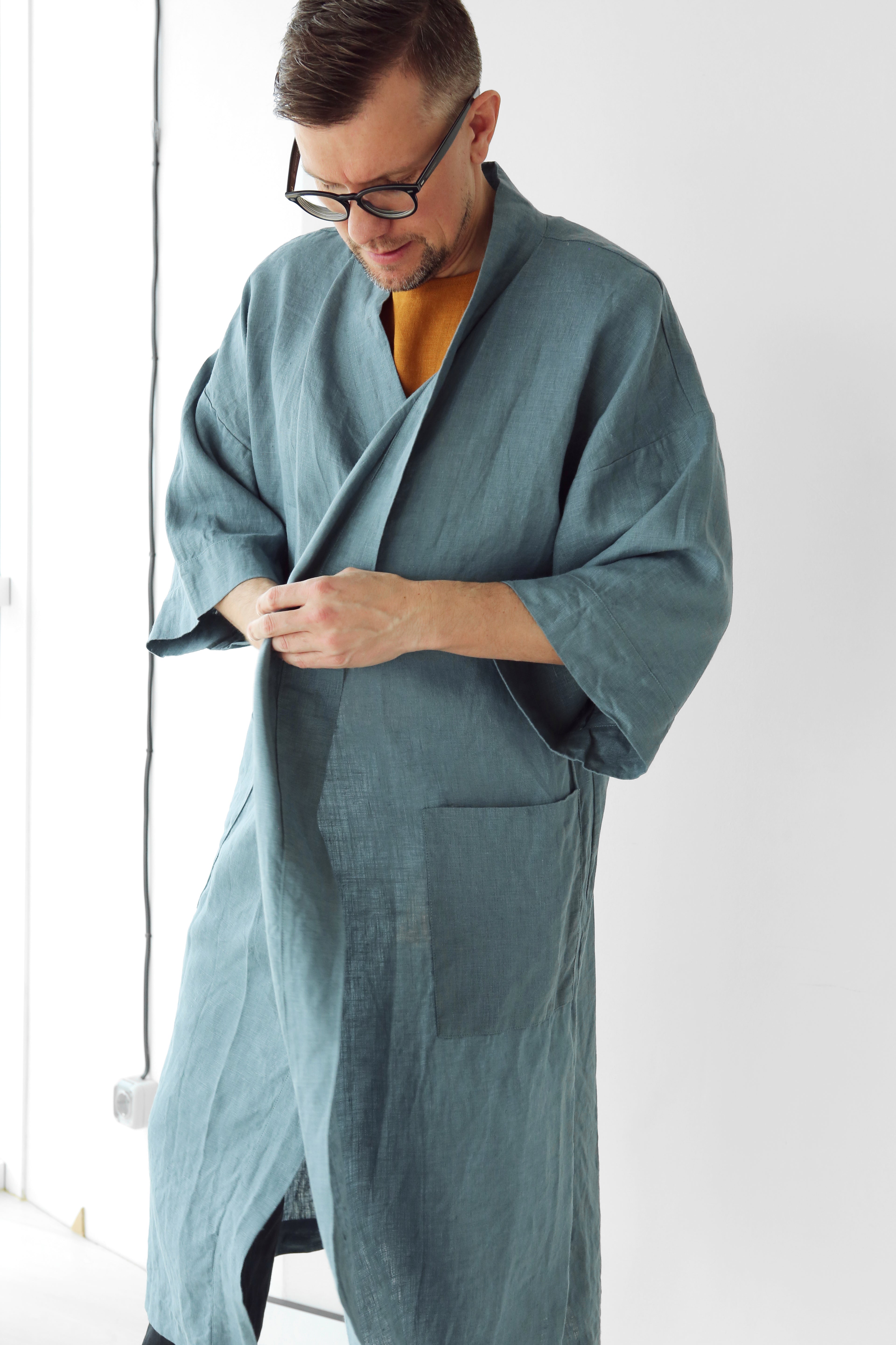 Men’s linen kimono HINOKI in Blue grey