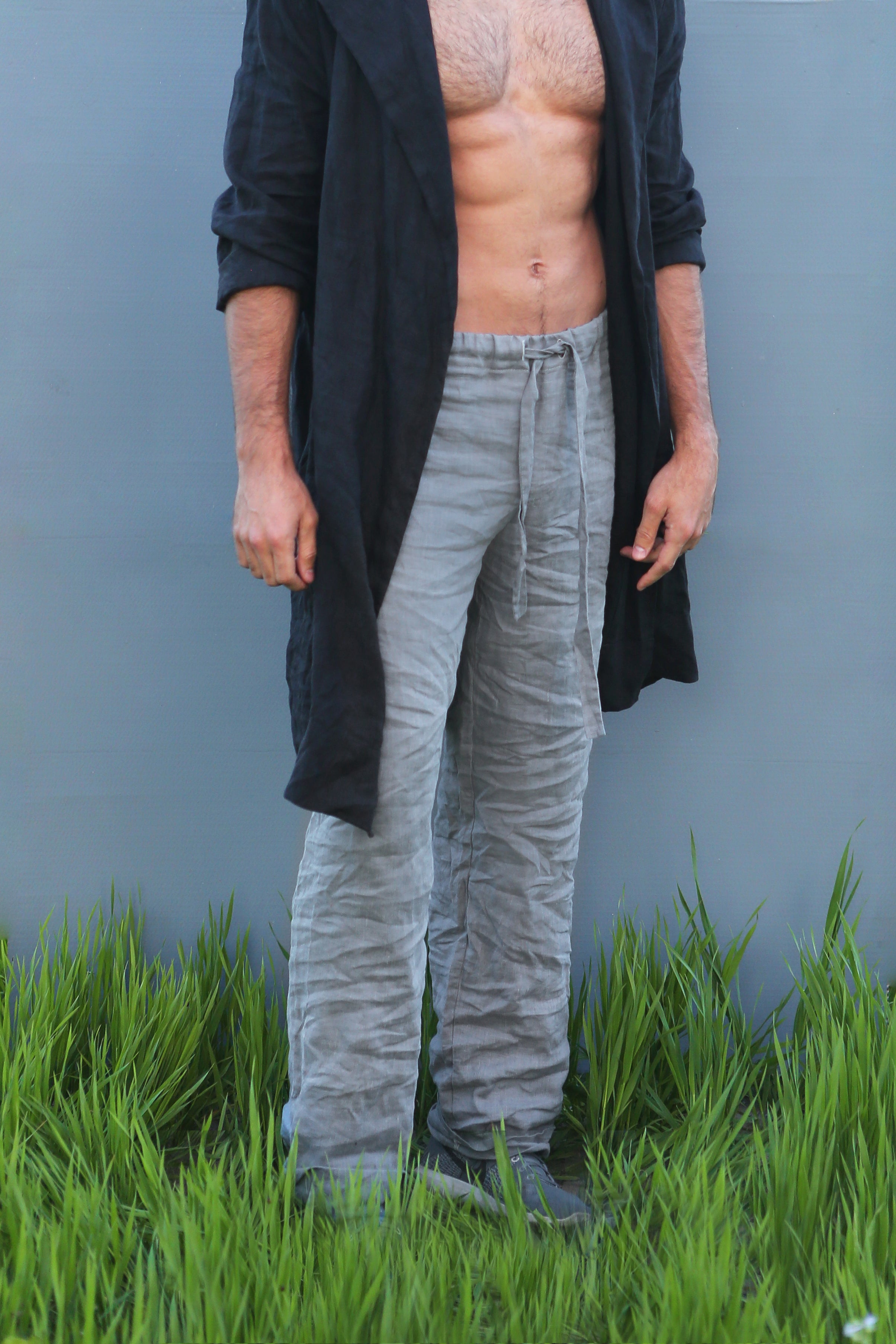 Men’s linen bathrobe with a hood EVERGREEN in Black