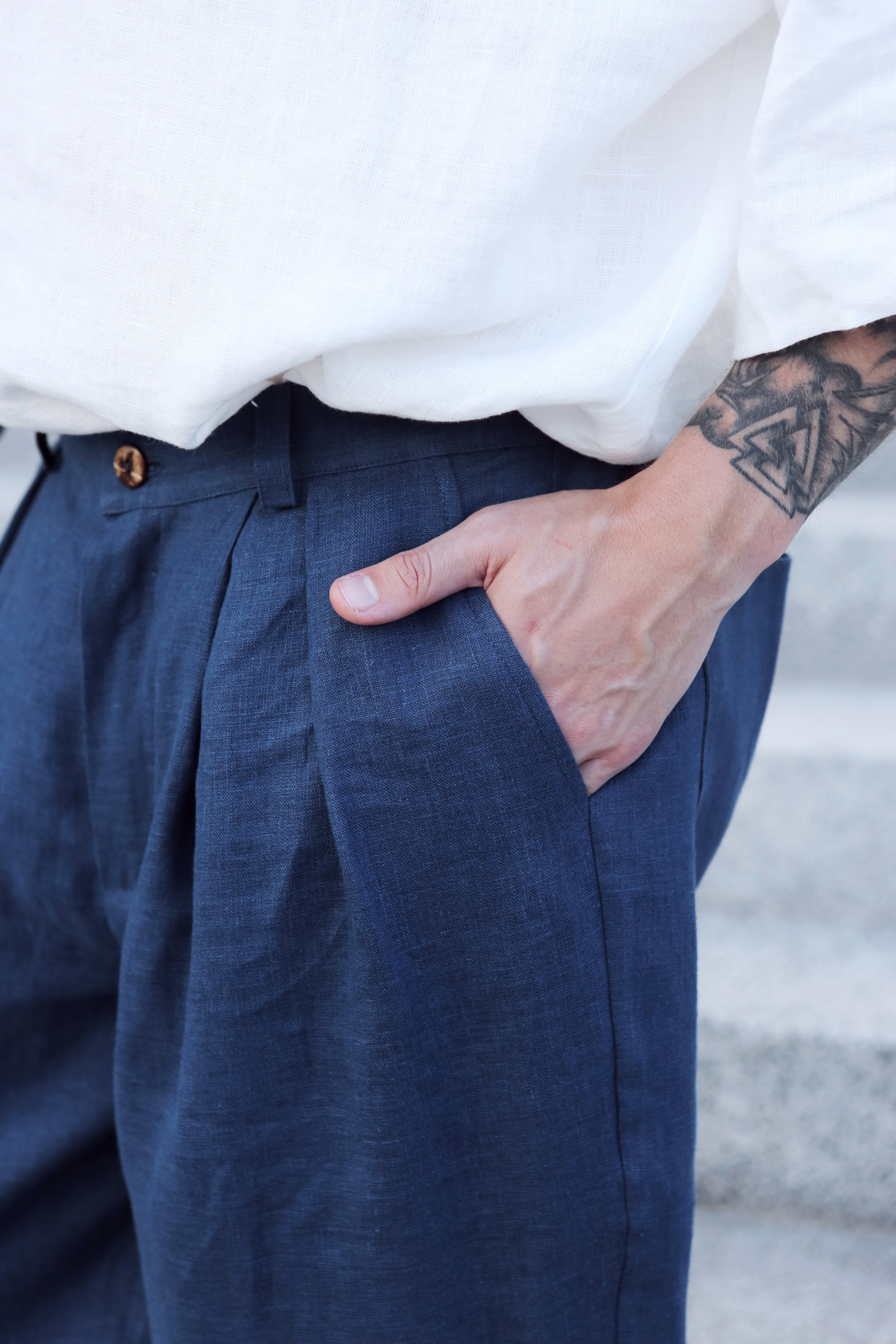 Loose Pleated Pants CEDAR in Navy blue