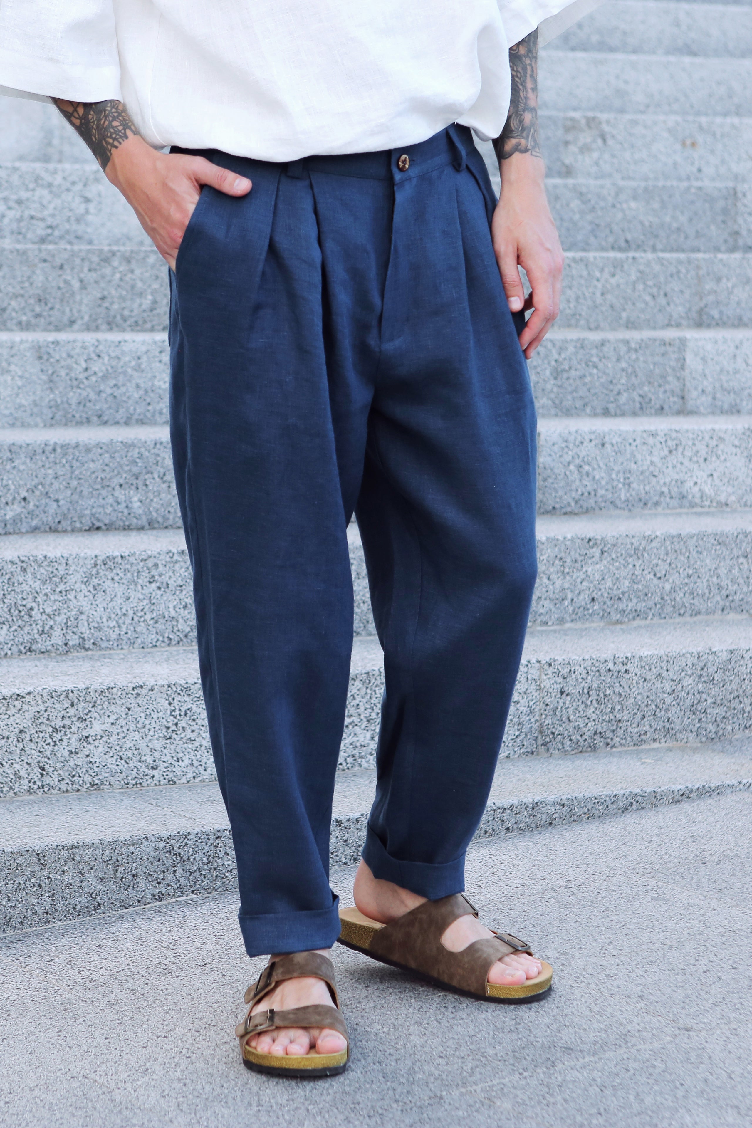 Loose Pleated Pants CEDAR in Navy blue