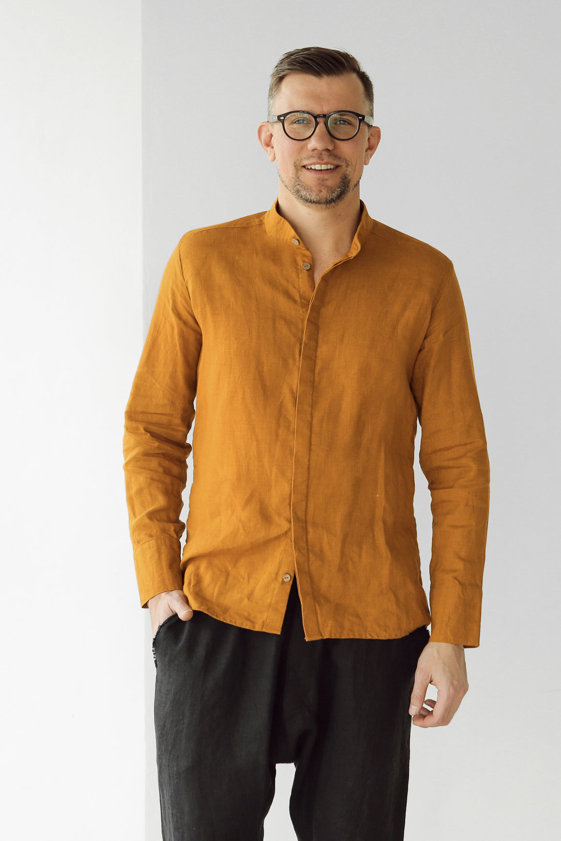 Men’s Linen Shirt OLIVE in Saffron