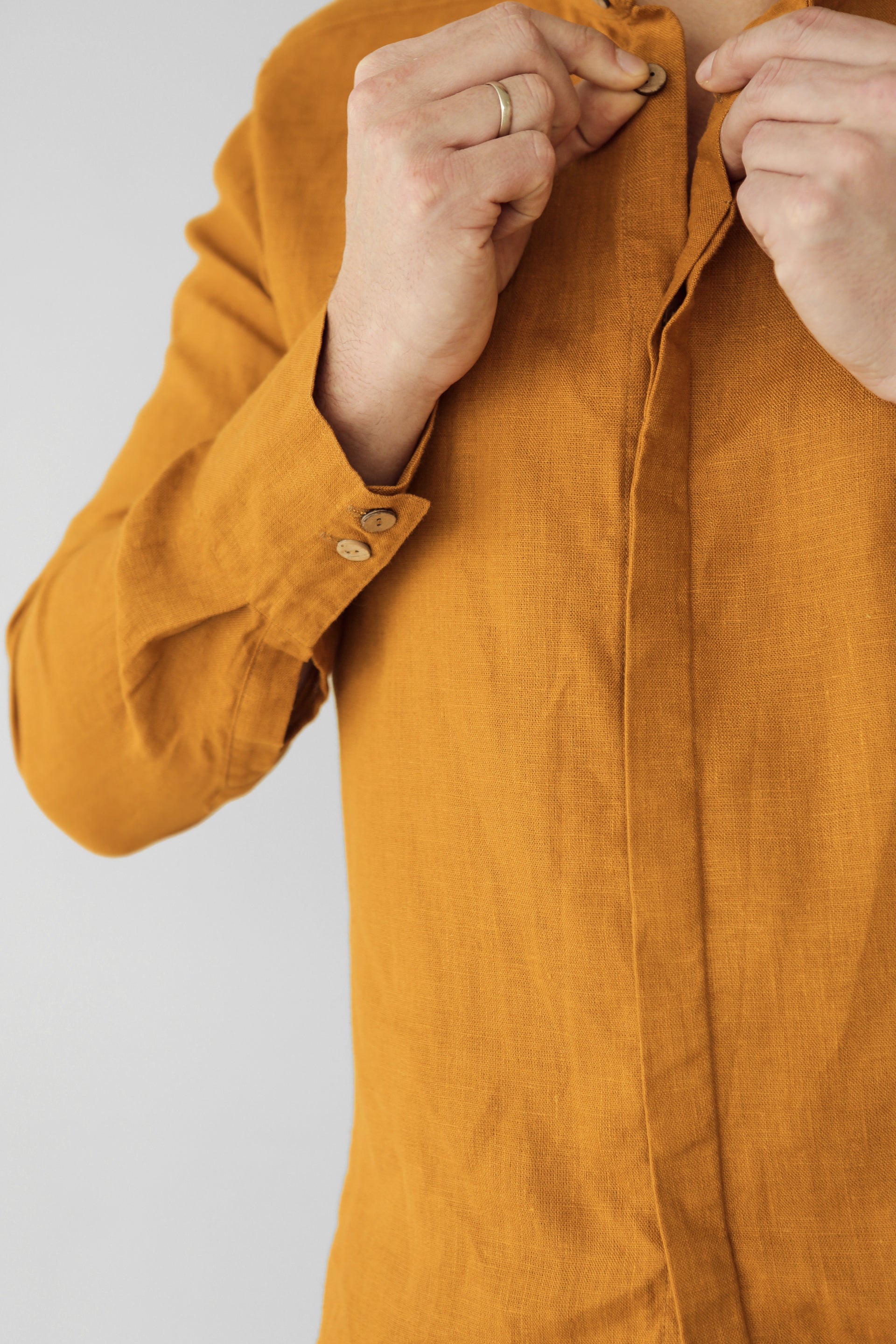 Men’s Linen Shirt OLIVE in Saffron