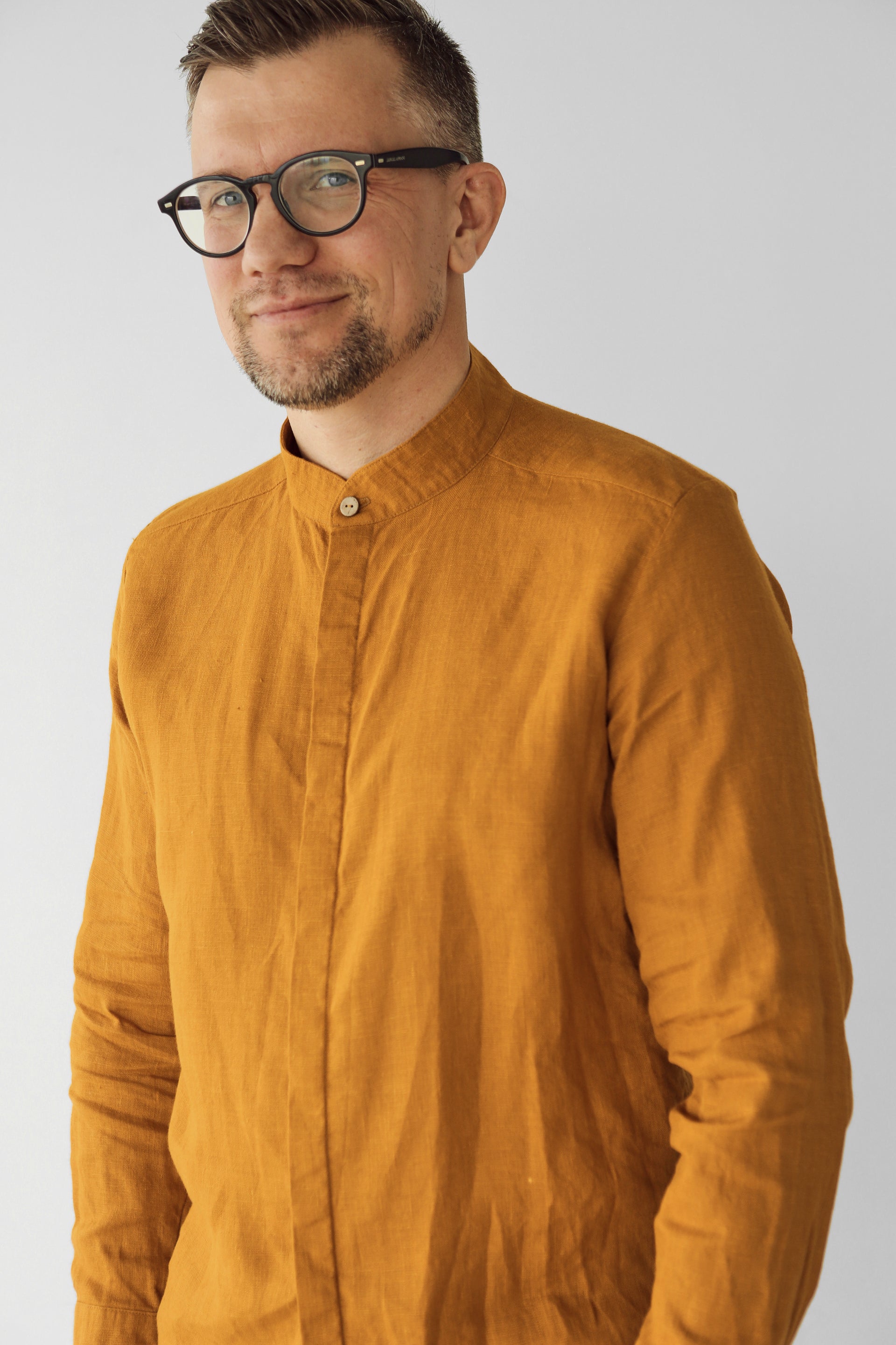 Men’s Linen Shirt OLIVE in Saffron