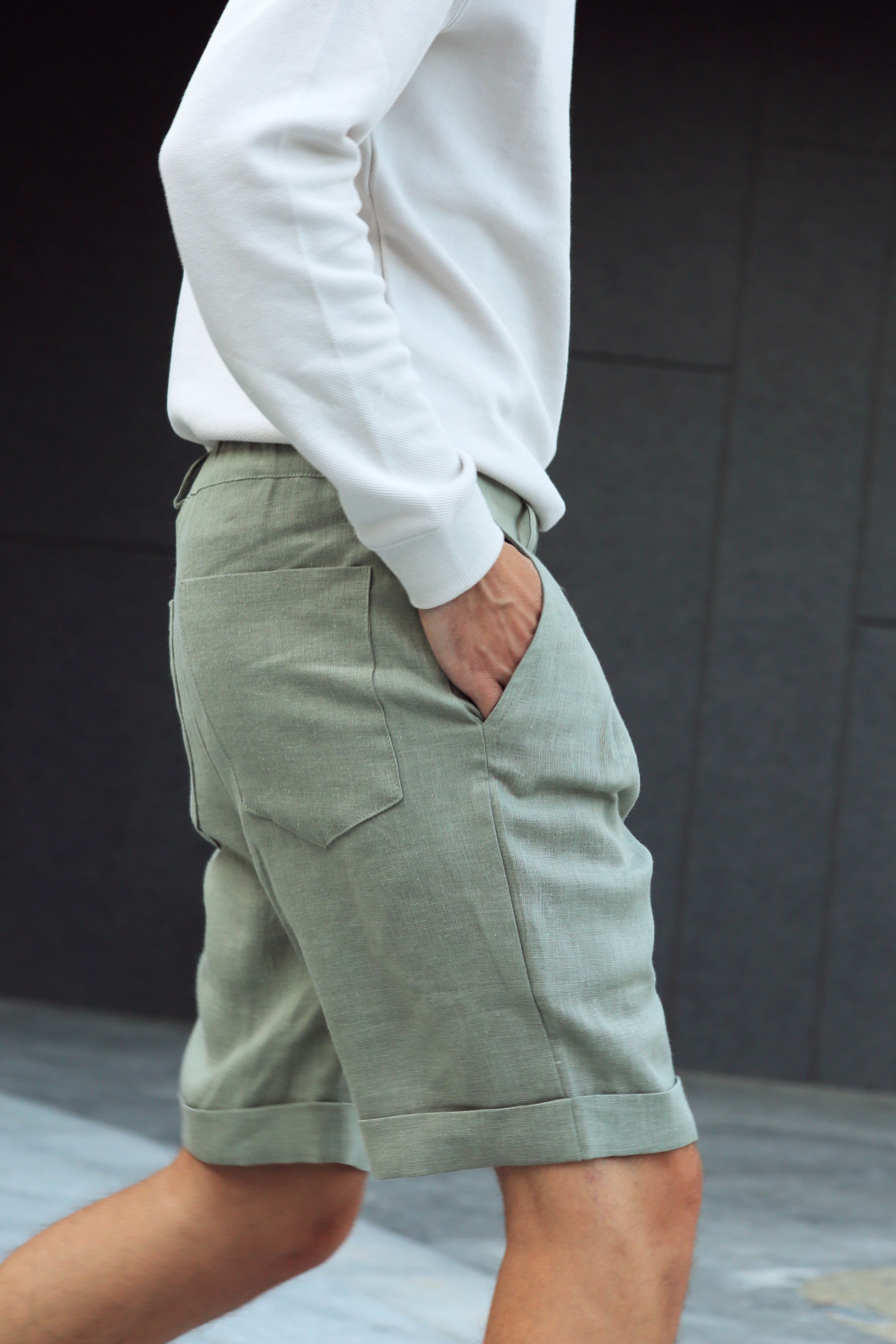 Men’s linen shorts with pleats CEDAR in Olive