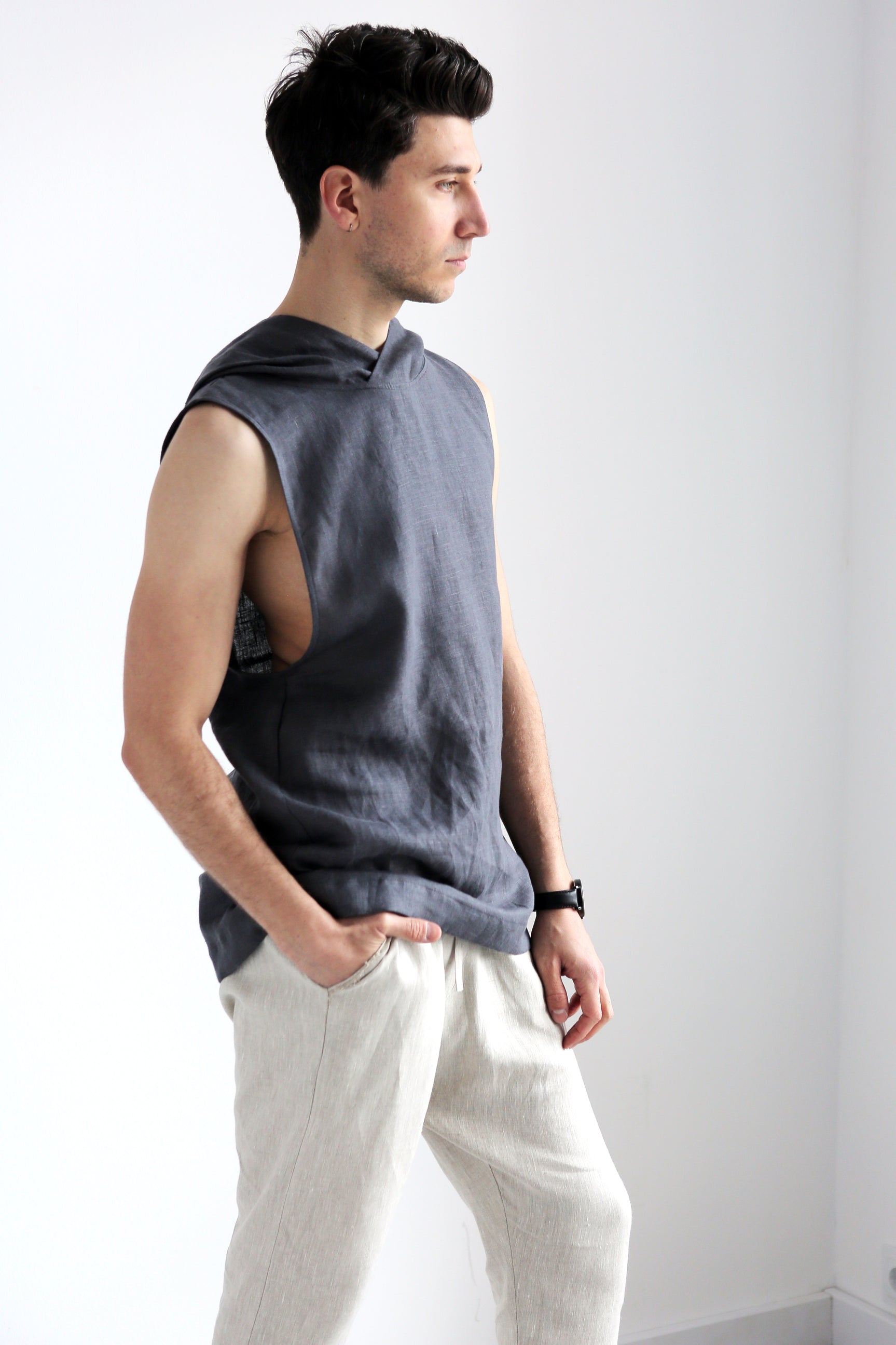 Men’s Sleeveless T-Shirt BAMBOO with hood in Dark grey