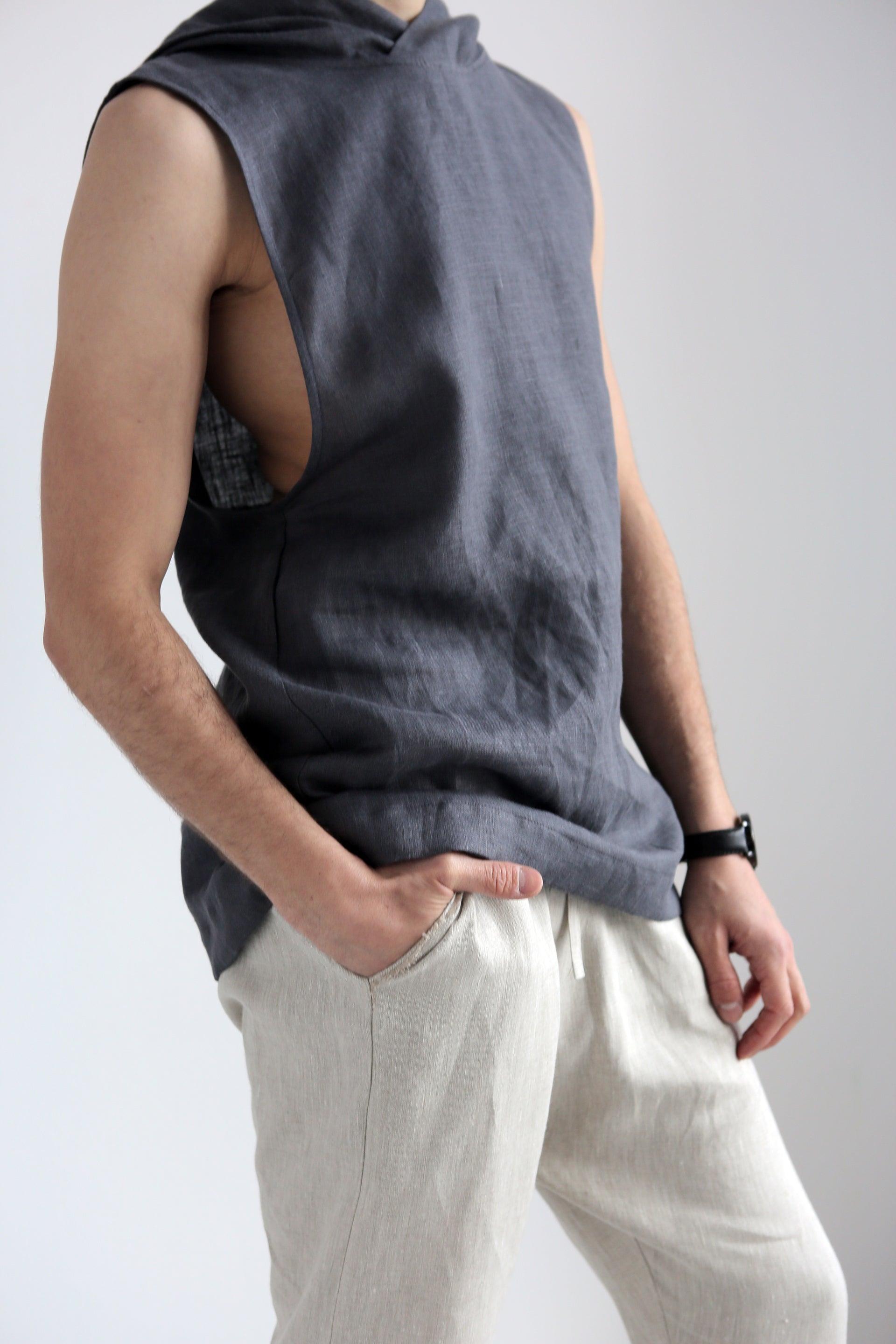 Men’s Sleeveless T-Shirt BAMBOO with hood in Dark grey