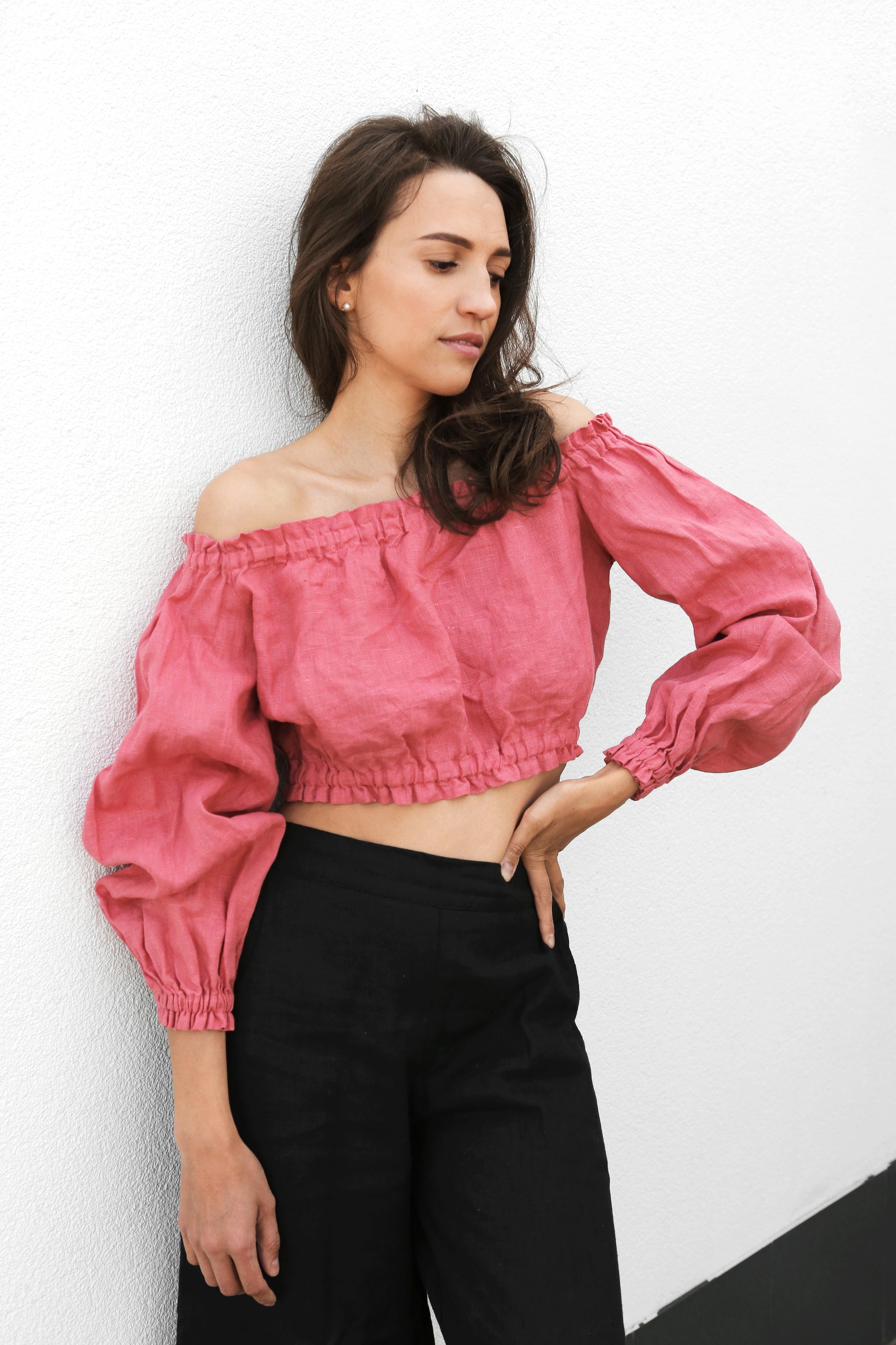 Off-The-Shoulder Crop Top ORCHIS in Peach