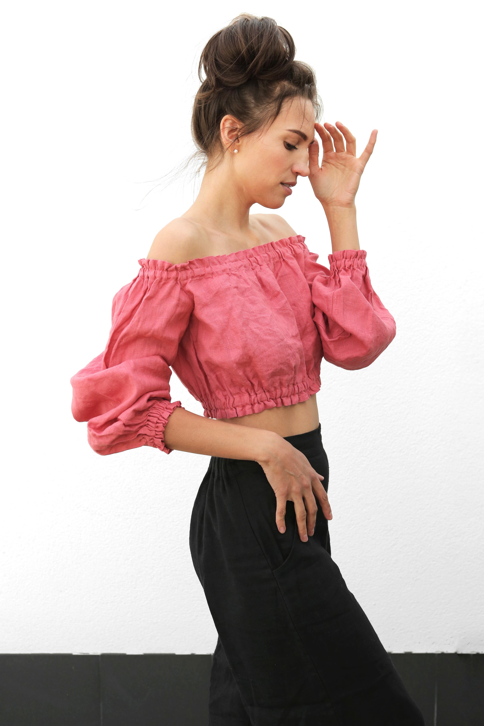 Off-The-Shoulder Crop Top ORCHIS in Peach