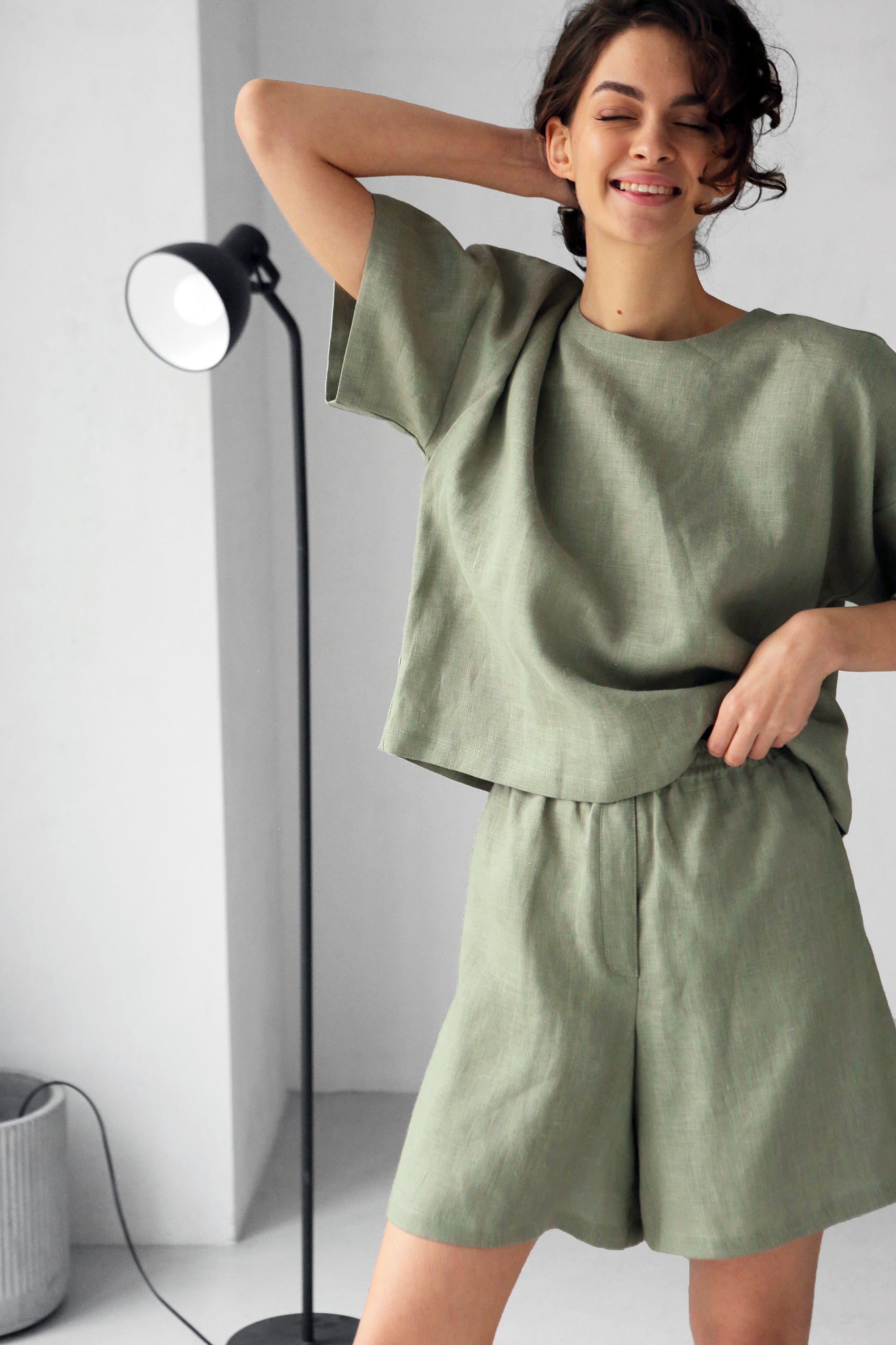 Women’s Linen Shorts VIOLA in Olive