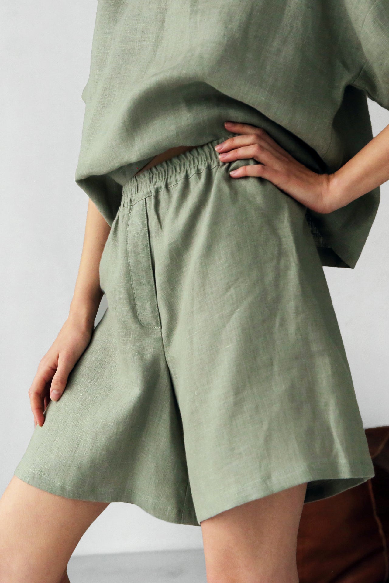 Women’s Linen Shorts VIOLA in Olive