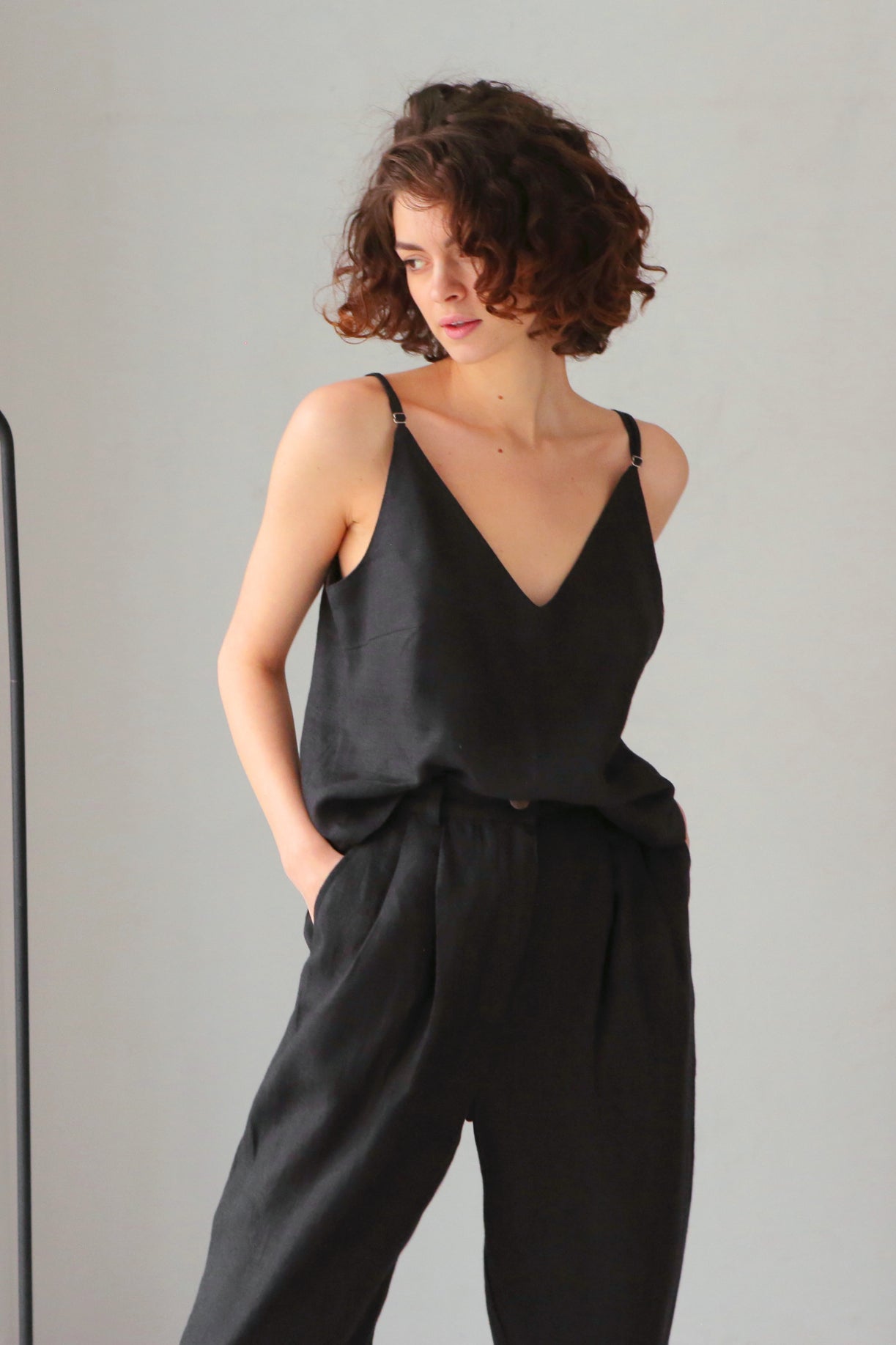 Linen V-Neck Tank Top CAMELLIA in Black