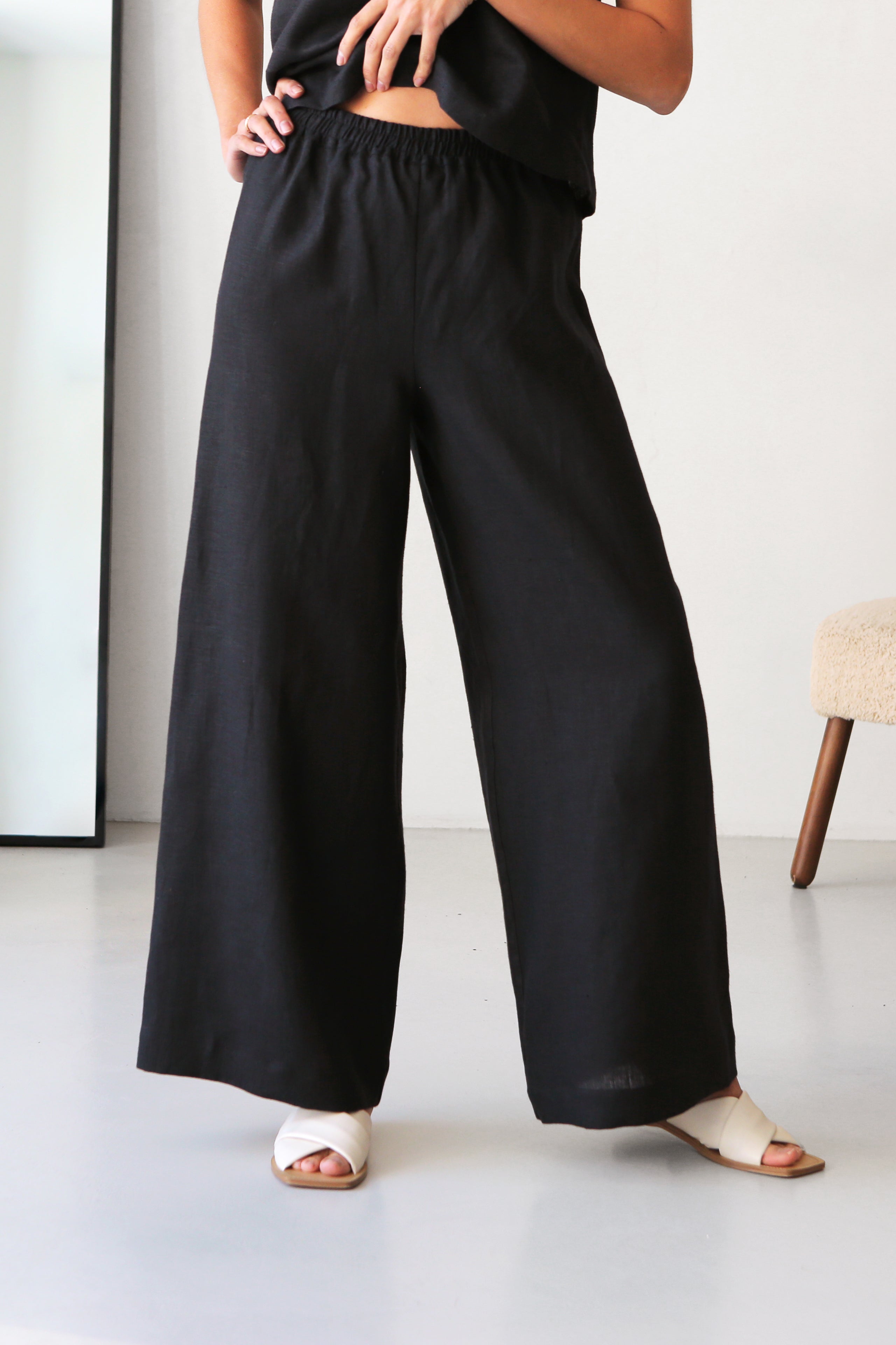 Wide-Leg Linen Pants Black