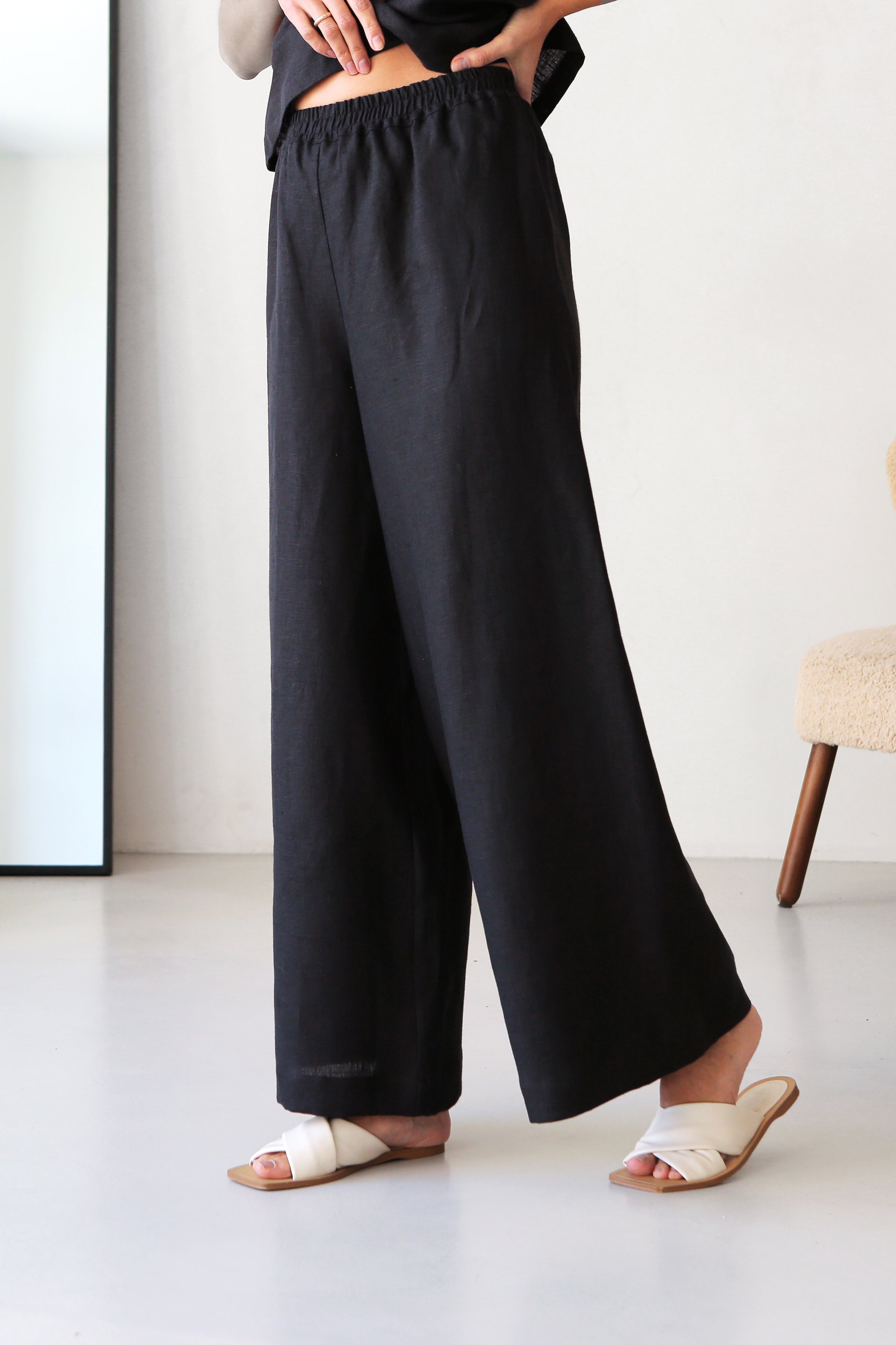 Wide-Leg Linen Pants Black